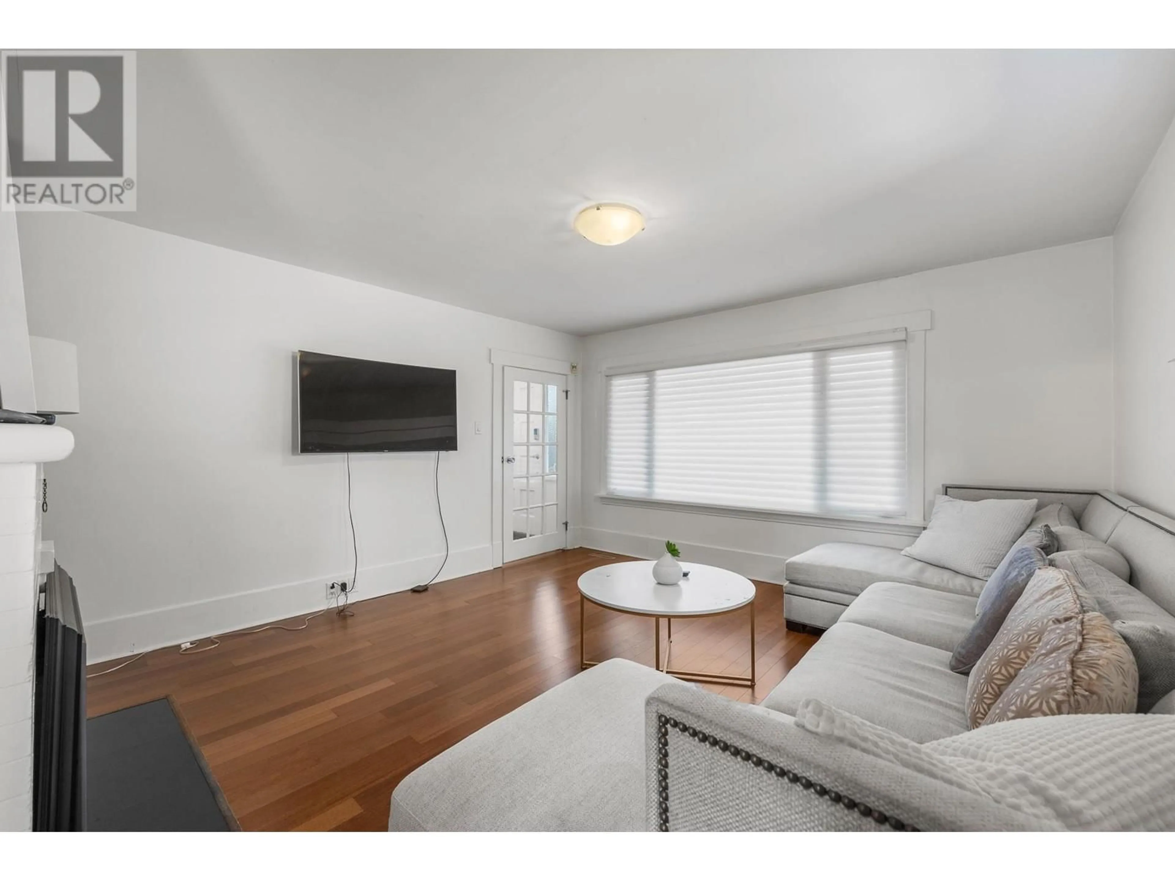 Living room with furniture, wood/laminate floor for 3276 W 21ST AVENUE, Vancouver British Columbia V6L1L2