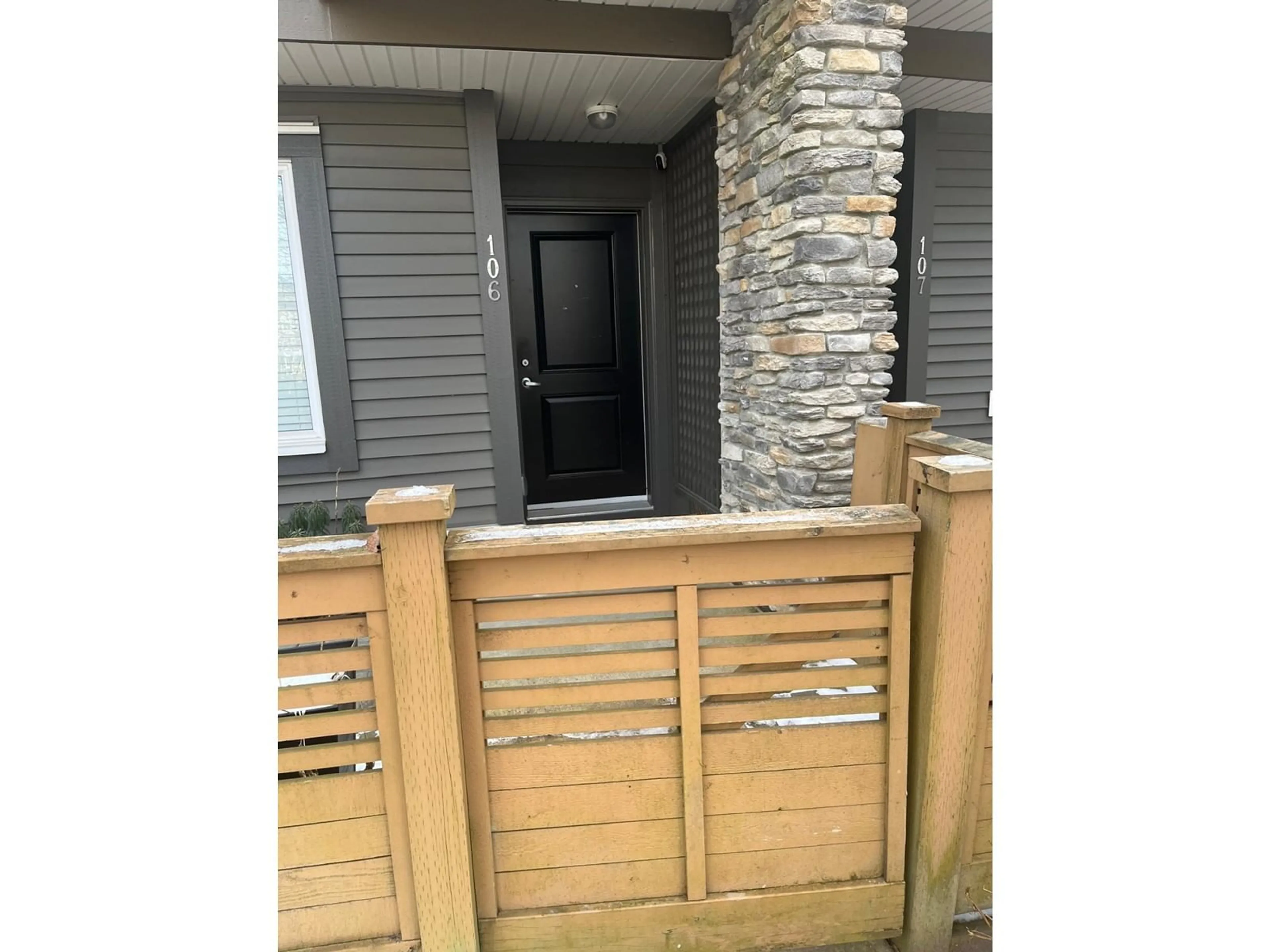 Indoor entryway for 106 - 5888 144, Surrey British Columbia V3X0G8