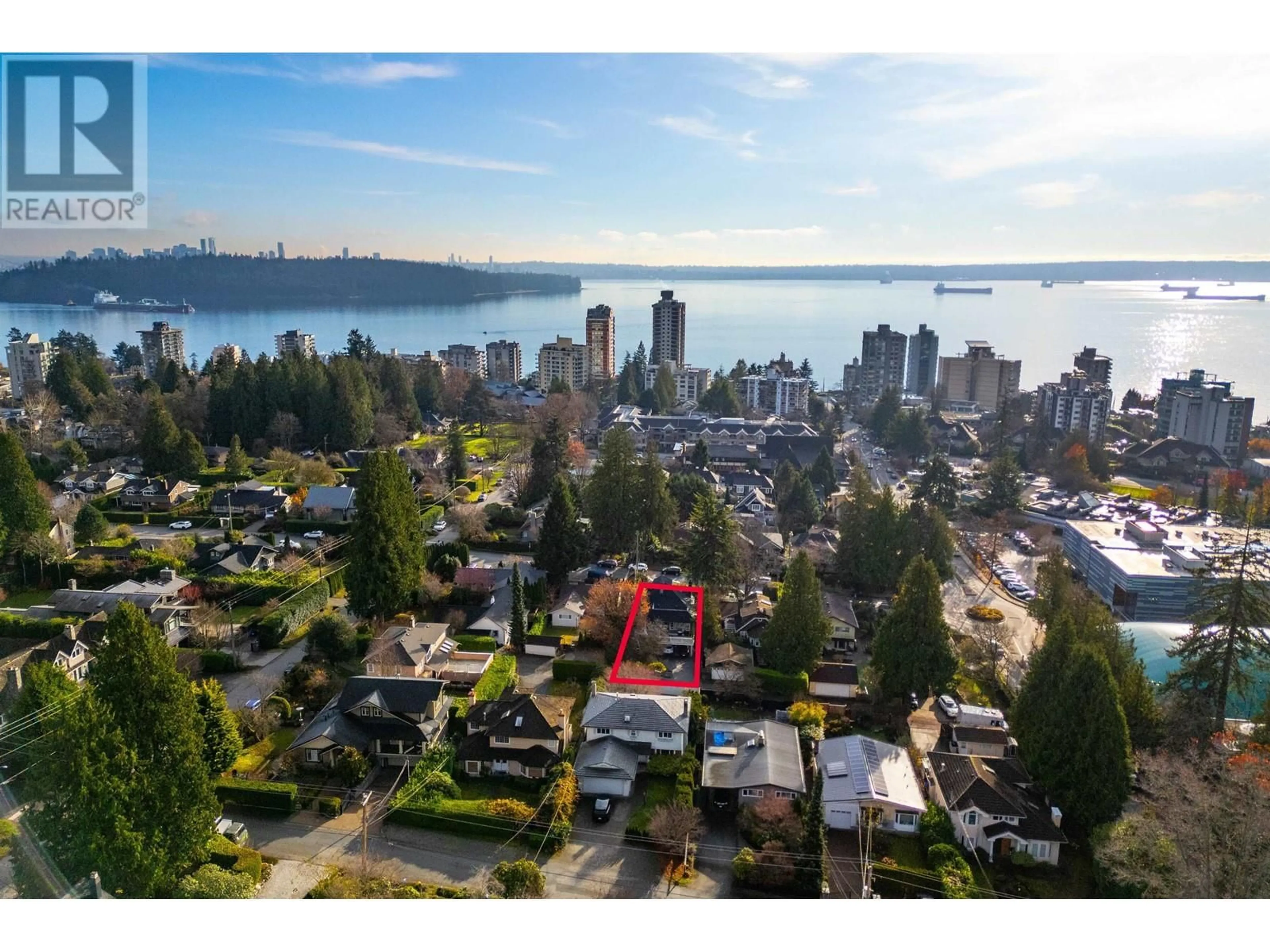 A pic from outside/outdoor area/front of a property/back of a property/a pic from drone, water/lake/river/ocean view for 2047 FULTON AVENUE, West Vancouver British Columbia V7V1T3