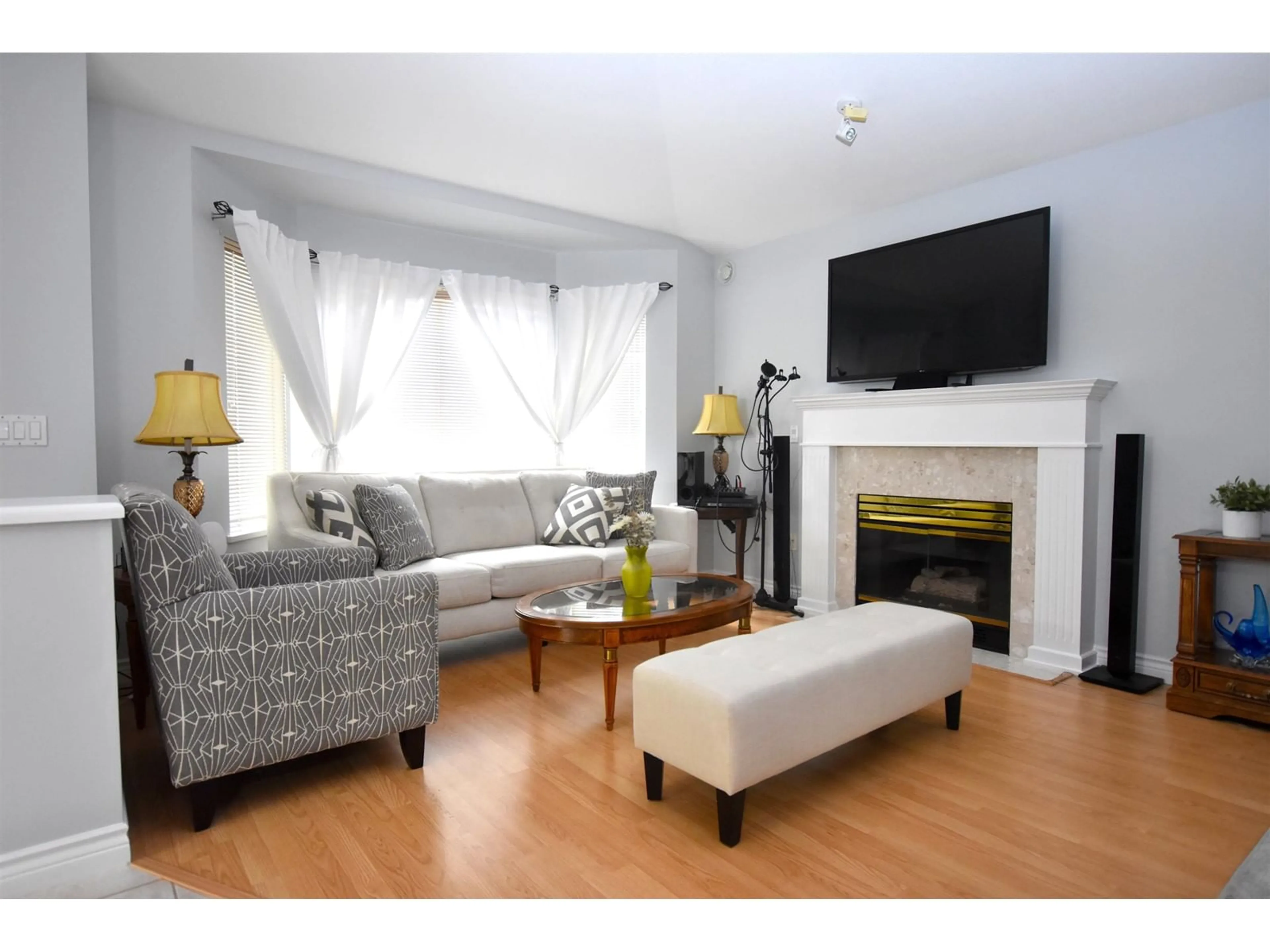 Living room with furniture, wood/laminate floor for 7 - 16888 80, Surrey British Columbia V4N5A1