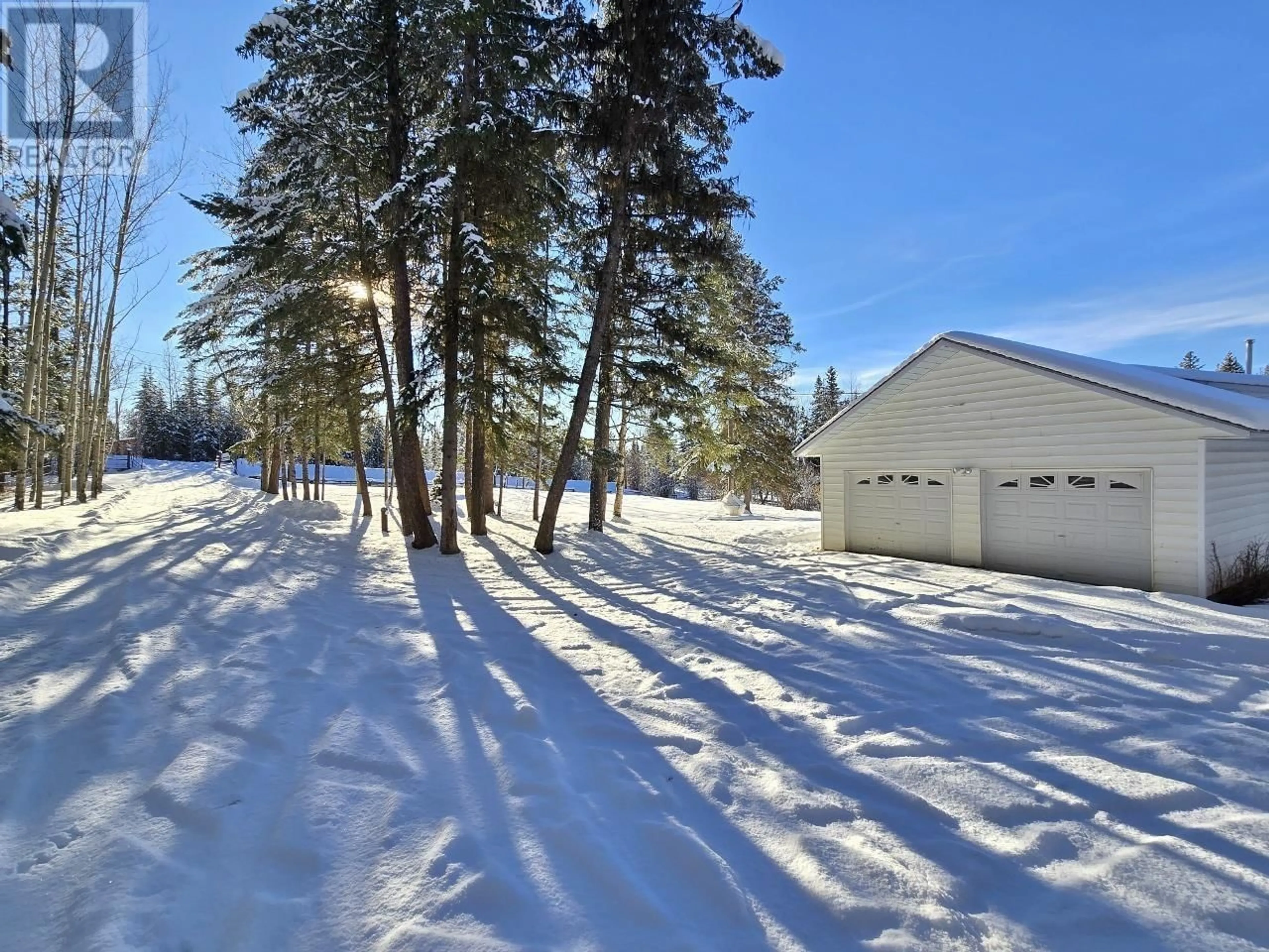 A pic from outside/outdoor area/front of a property/back of a property/a pic from drone, street for 2913 PIONEER CRESCENT, 150 Mile House British Columbia V0K2G0