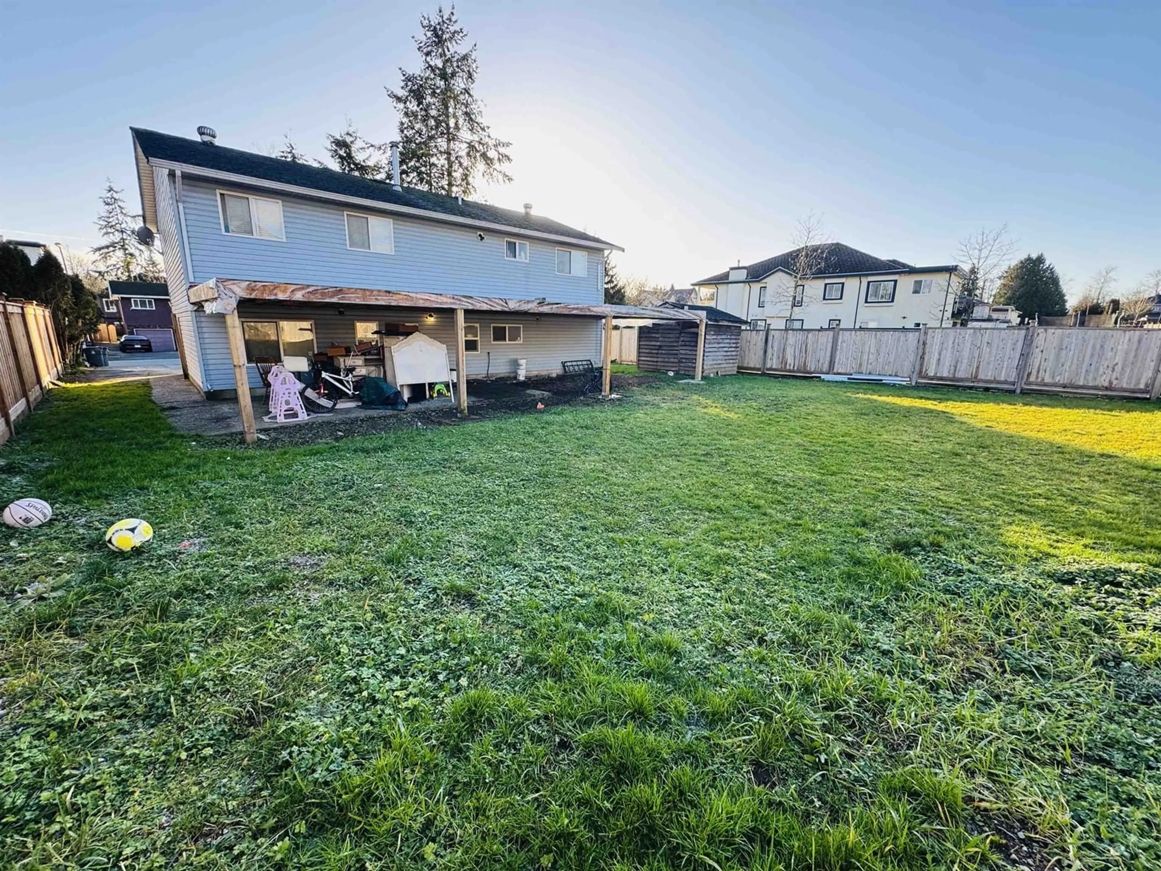 A pic from outside/outdoor area/front of a property/back of a property/a pic from drone, unknown for 13421 87A AVENUE, Surrey British Columbia V3W6B7