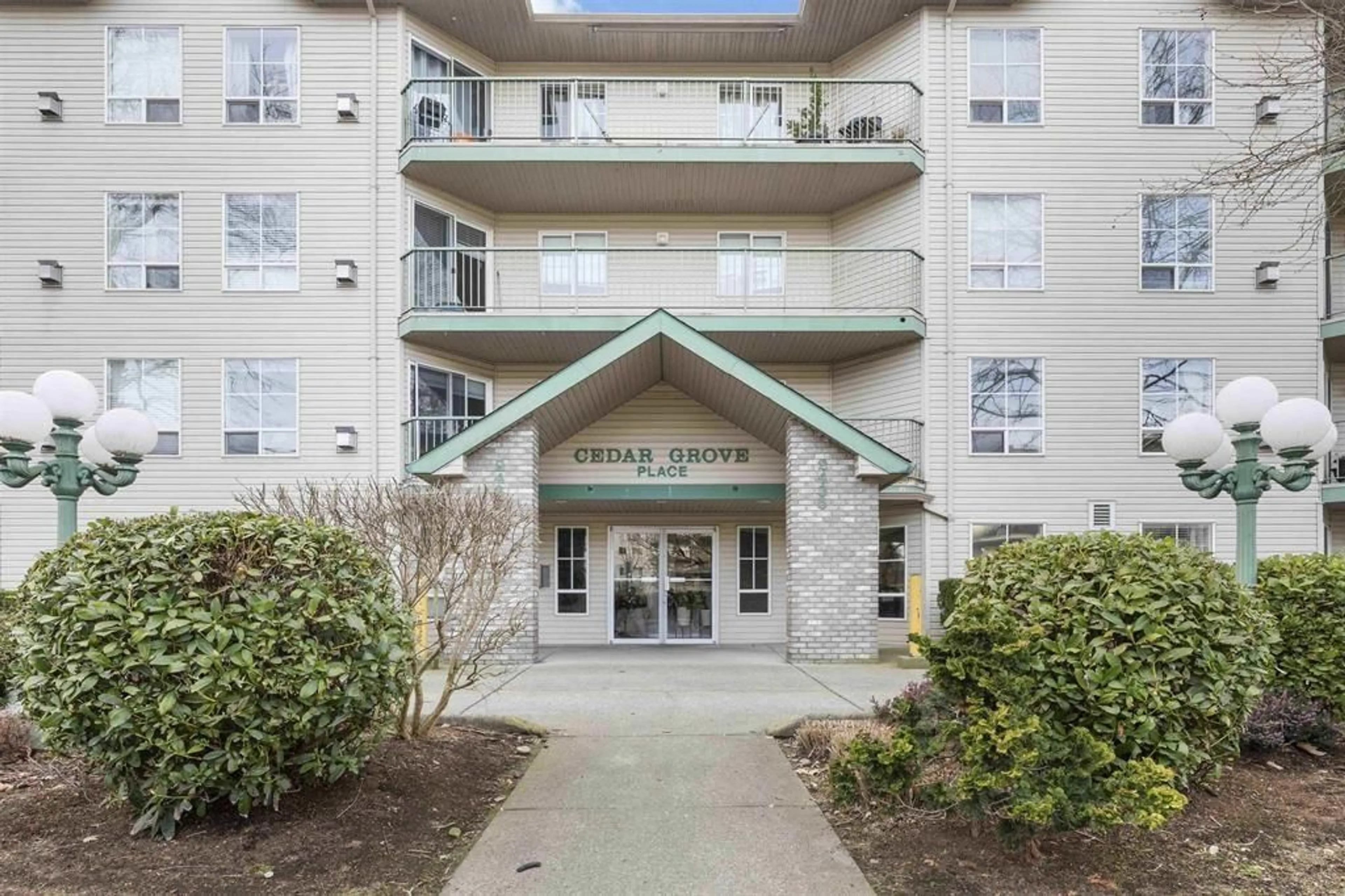 Indoor foyer for 302 2435 CENTER STREET, Abbotsford British Columbia V2T2N4