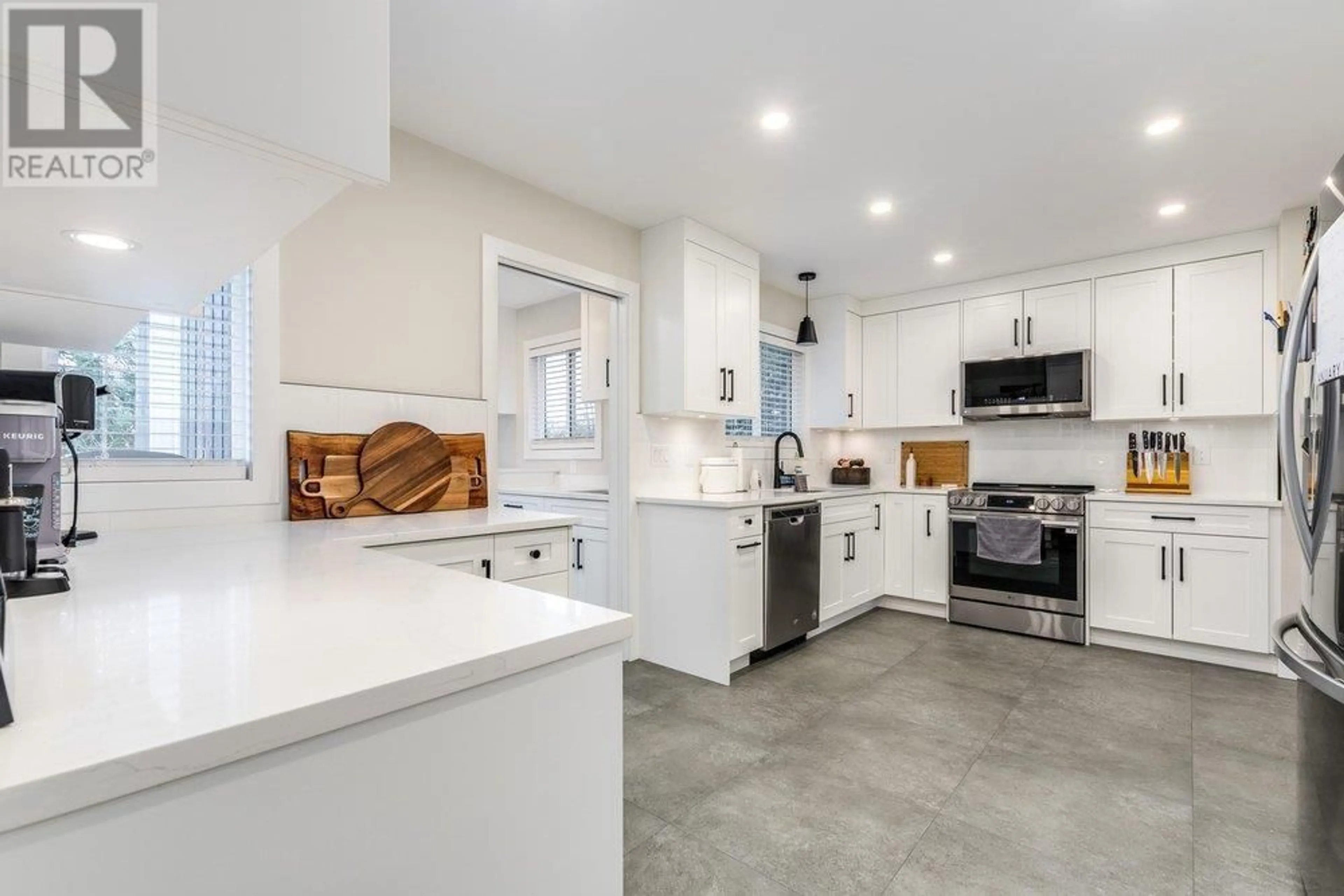 Open concept kitchen, ceramic/tile floor for 19797 WILDWOOD PLACE, Pitt Meadows British Columbia V3Y1M6