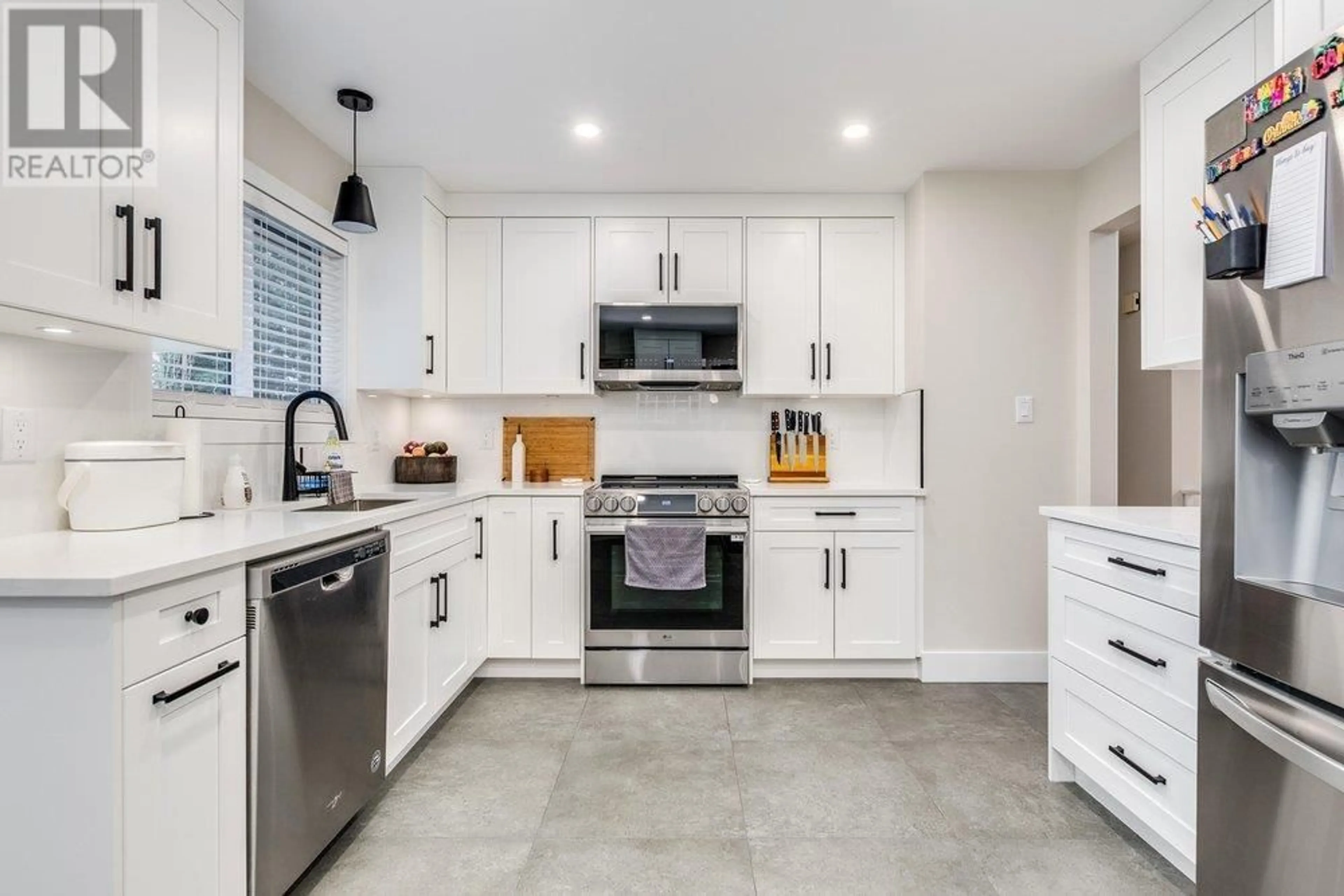 Open concept kitchen, ceramic/tile floor for 19797 WILDWOOD PLACE, Pitt Meadows British Columbia V3Y1M6