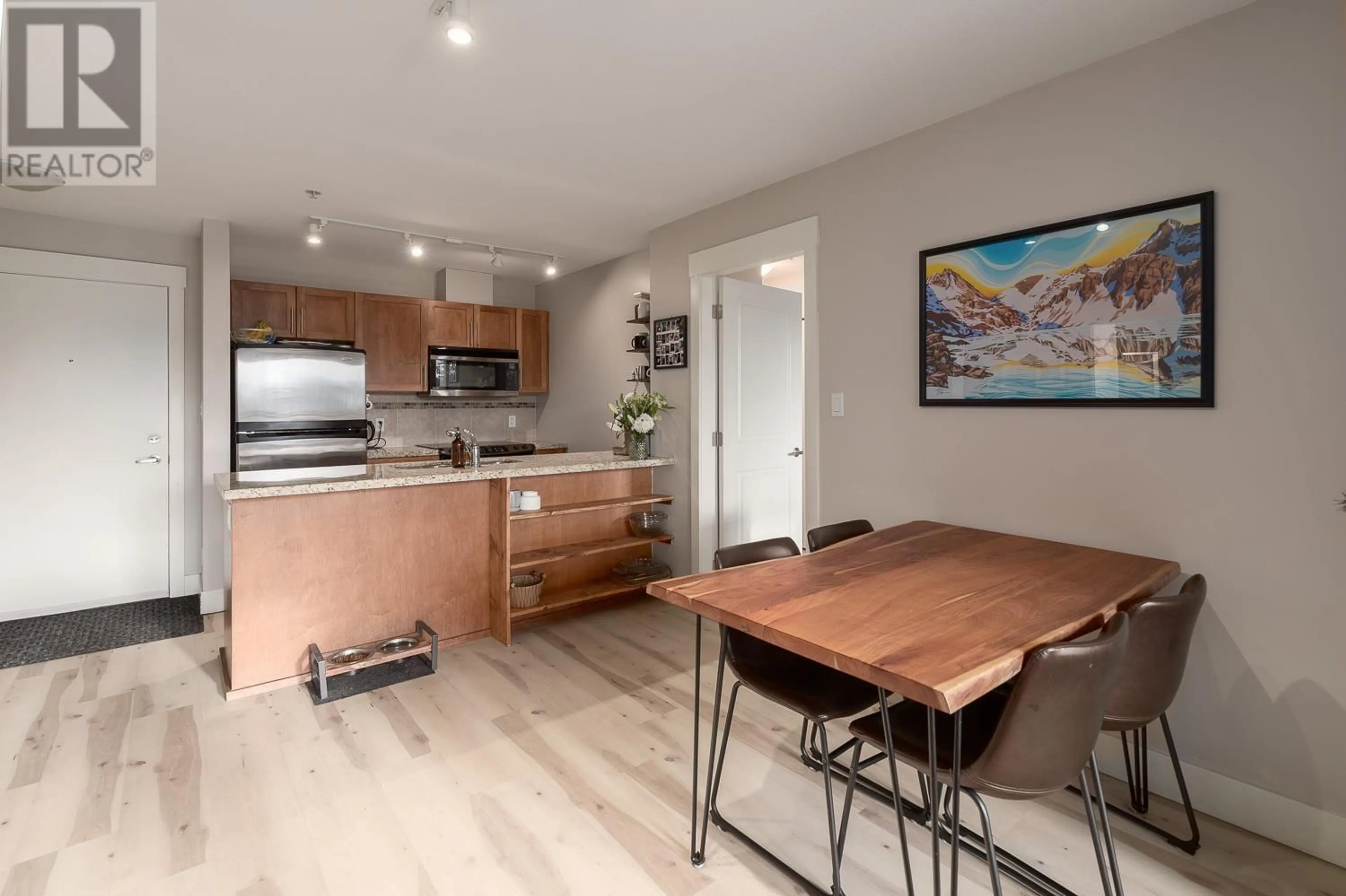 Open concept kitchen, wood/laminate floor for 216 1211 VILLAGE GREEN WAY, Squamish British Columbia V8B0R7