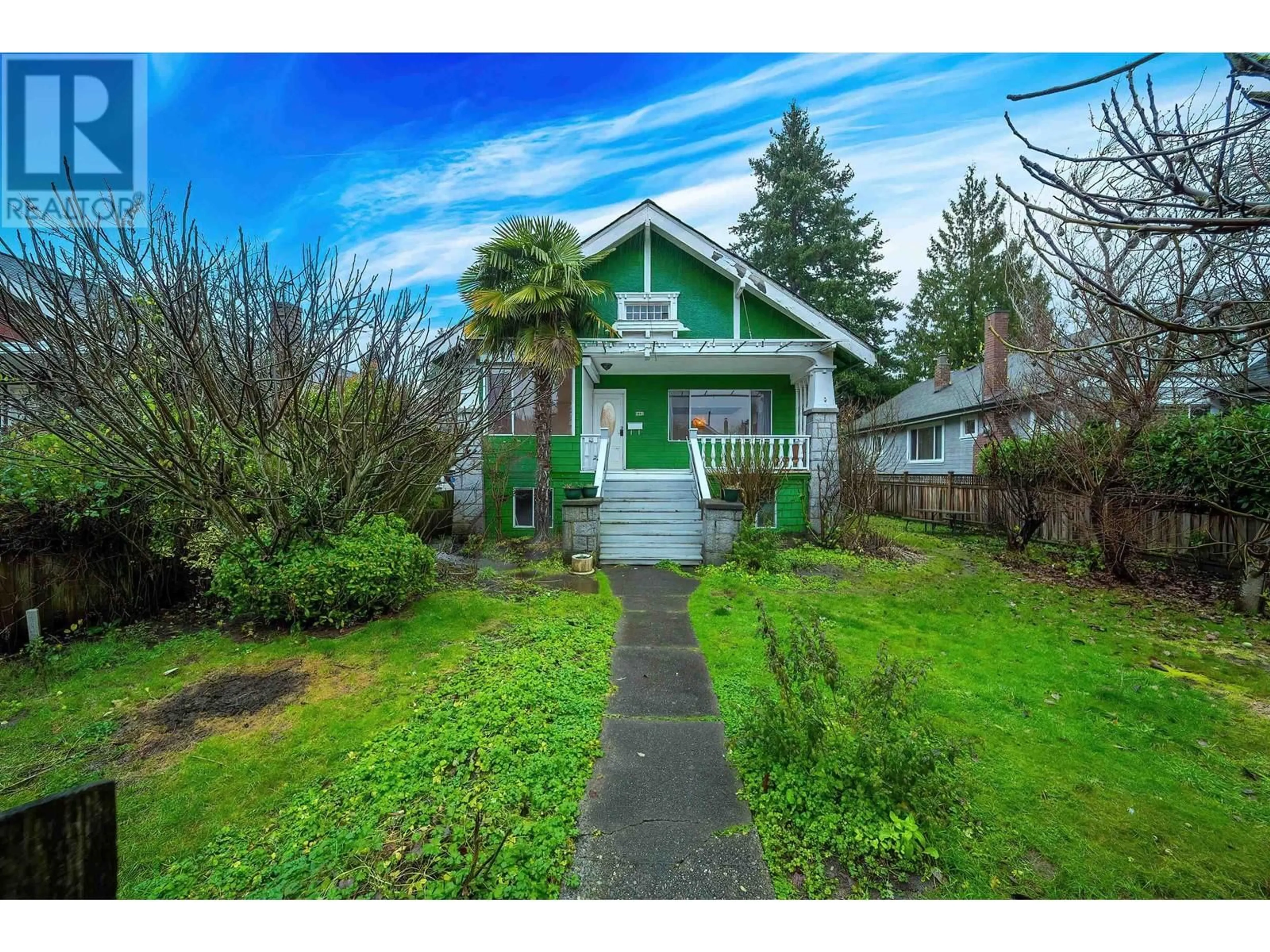 A pic from outside/outdoor area/front of a property/back of a property/a pic from drone, street for 3045 5TH AVENUE, Vancouver British Columbia V6K1T8