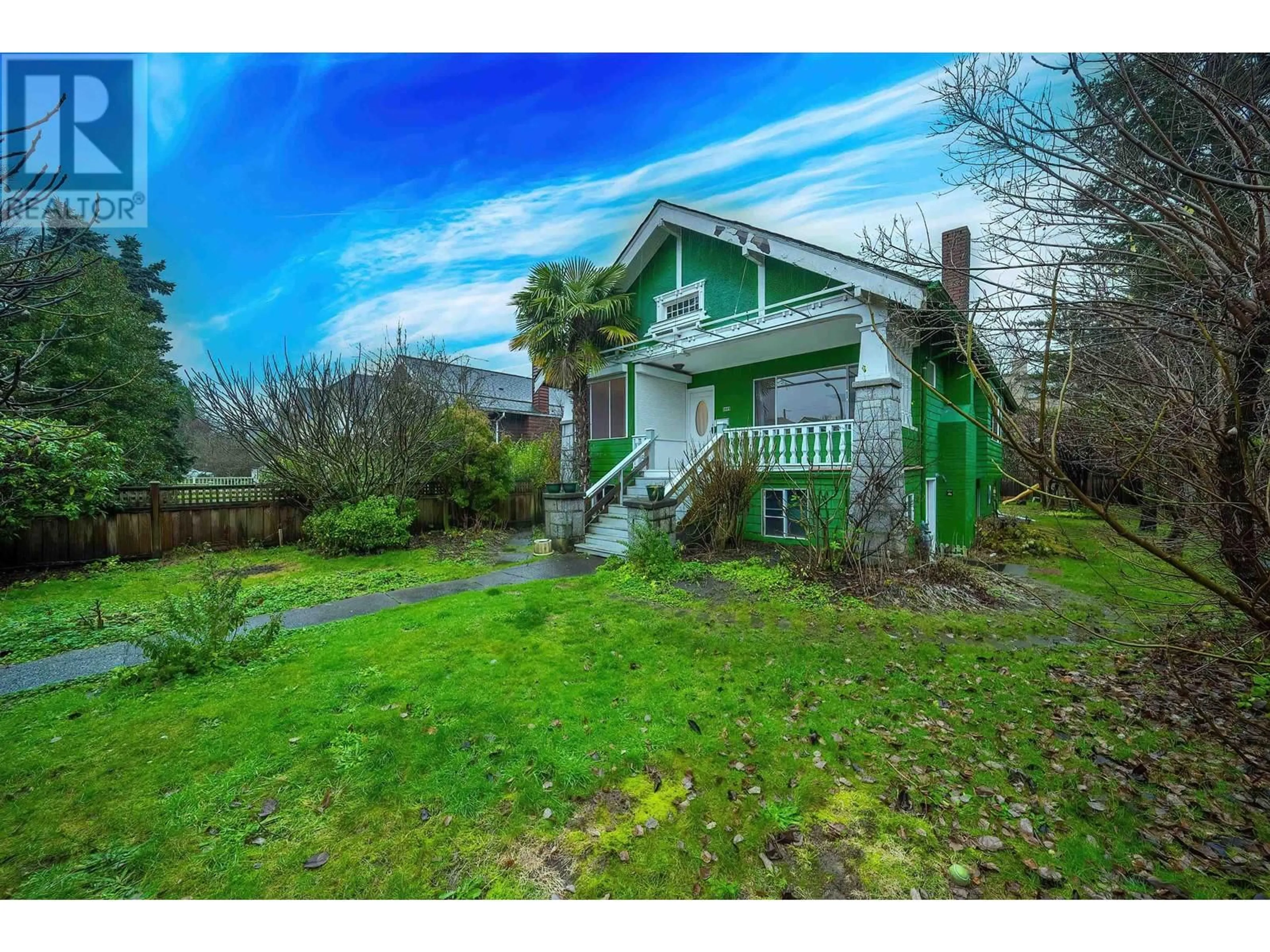 A pic from outside/outdoor area/front of a property/back of a property/a pic from drone, street for 3045 5TH AVENUE, Vancouver British Columbia V6K1T8