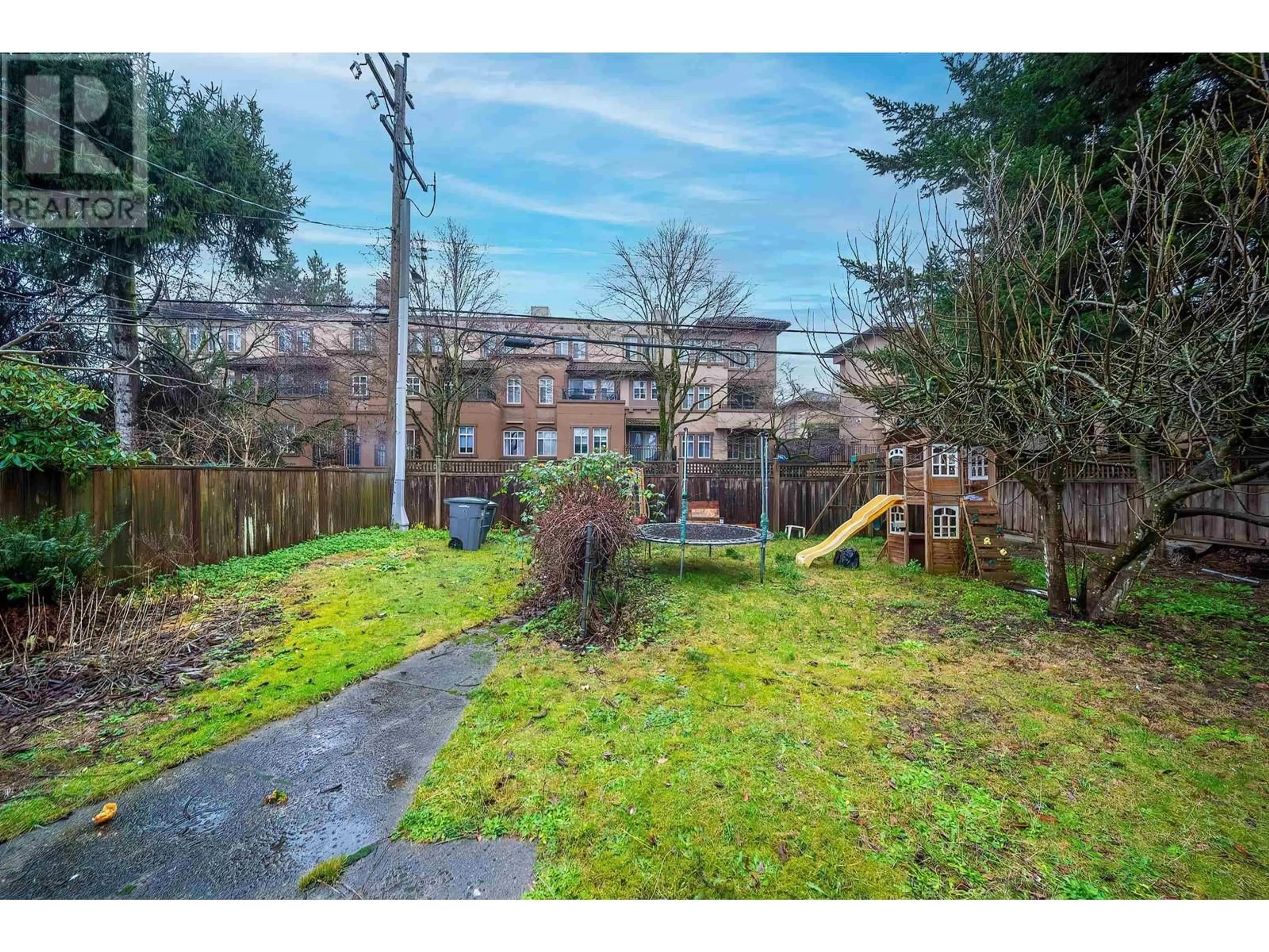 A pic from outside/outdoor area/front of a property/back of a property/a pic from drone, street for 3045 5TH AVENUE, Vancouver British Columbia V6K1T8