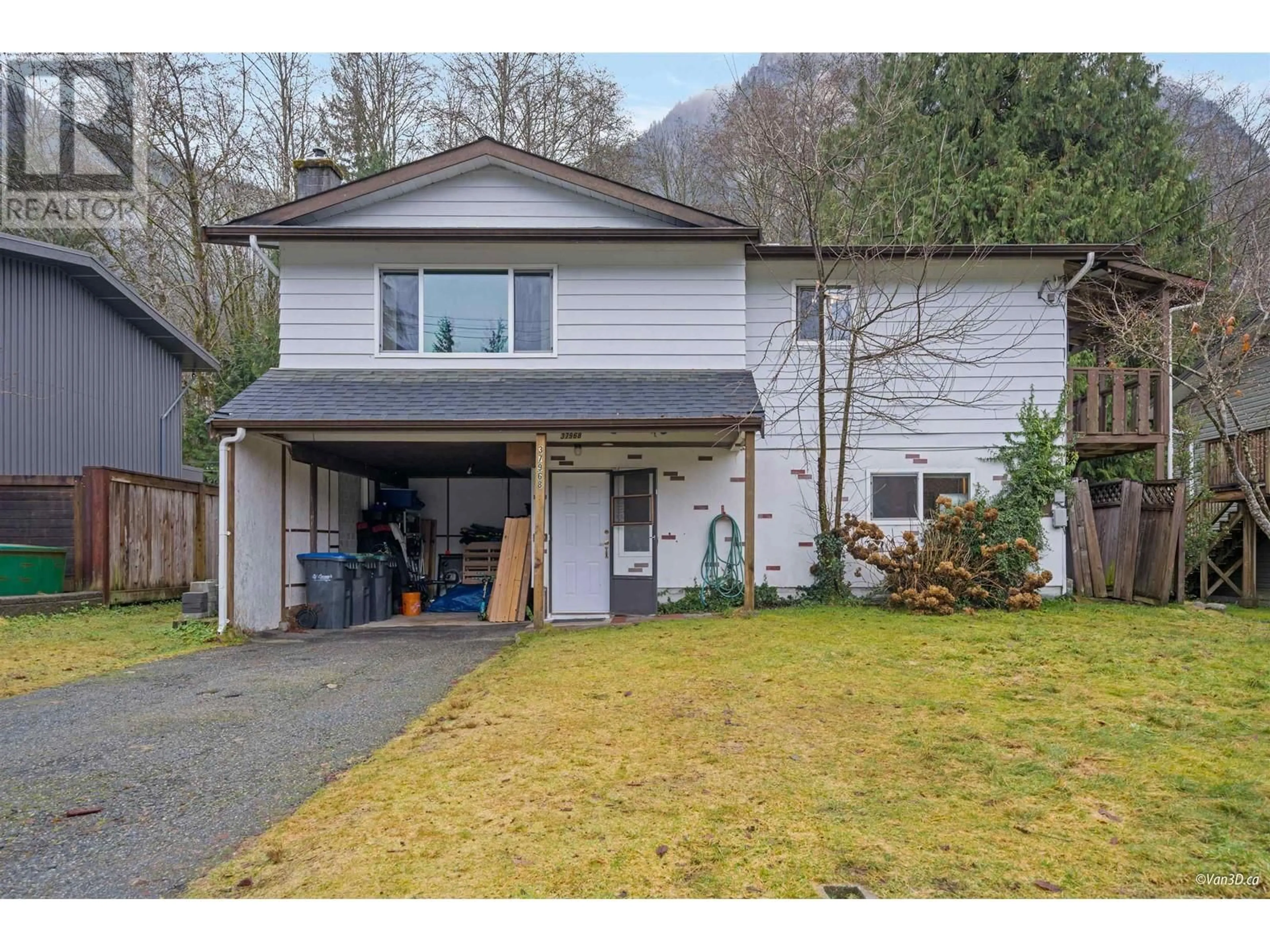 Unknown for 37968 MAGNOLIA CRESCENT, Squamish British Columbia V8B0X7