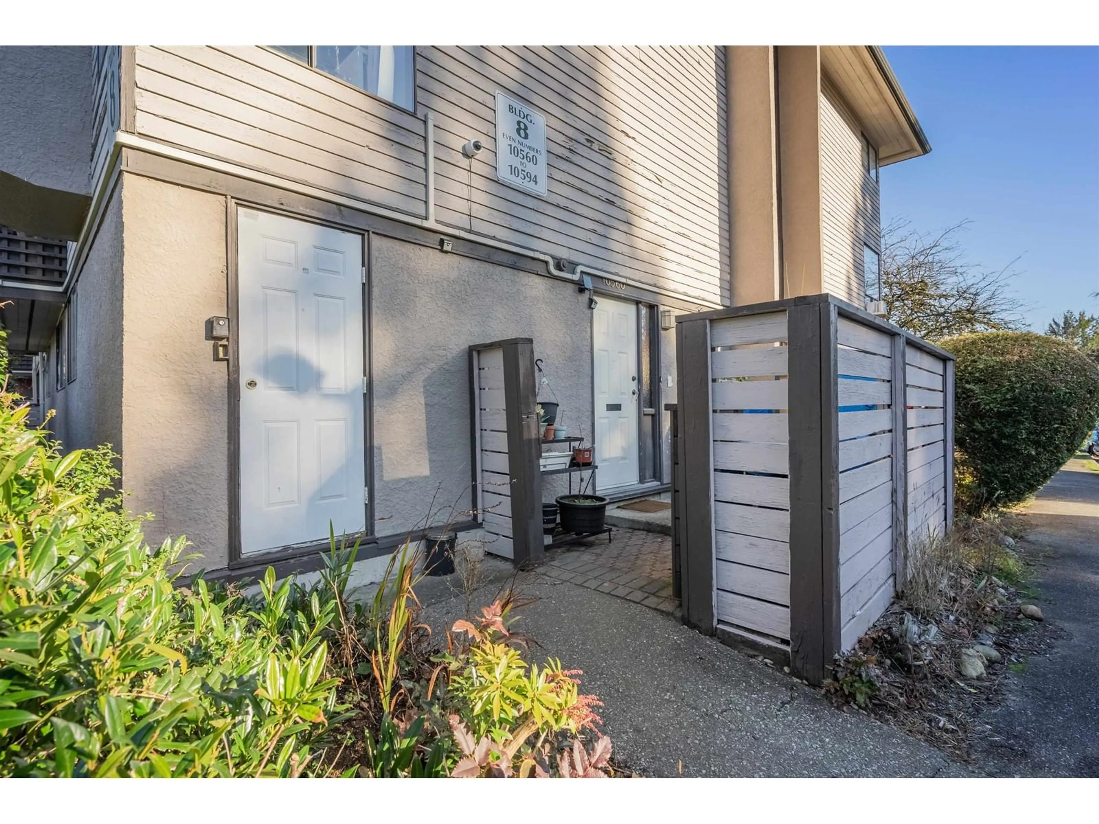 Unknown for 10560 HOLLY PARK, Surrey British Columbia V3R6X9