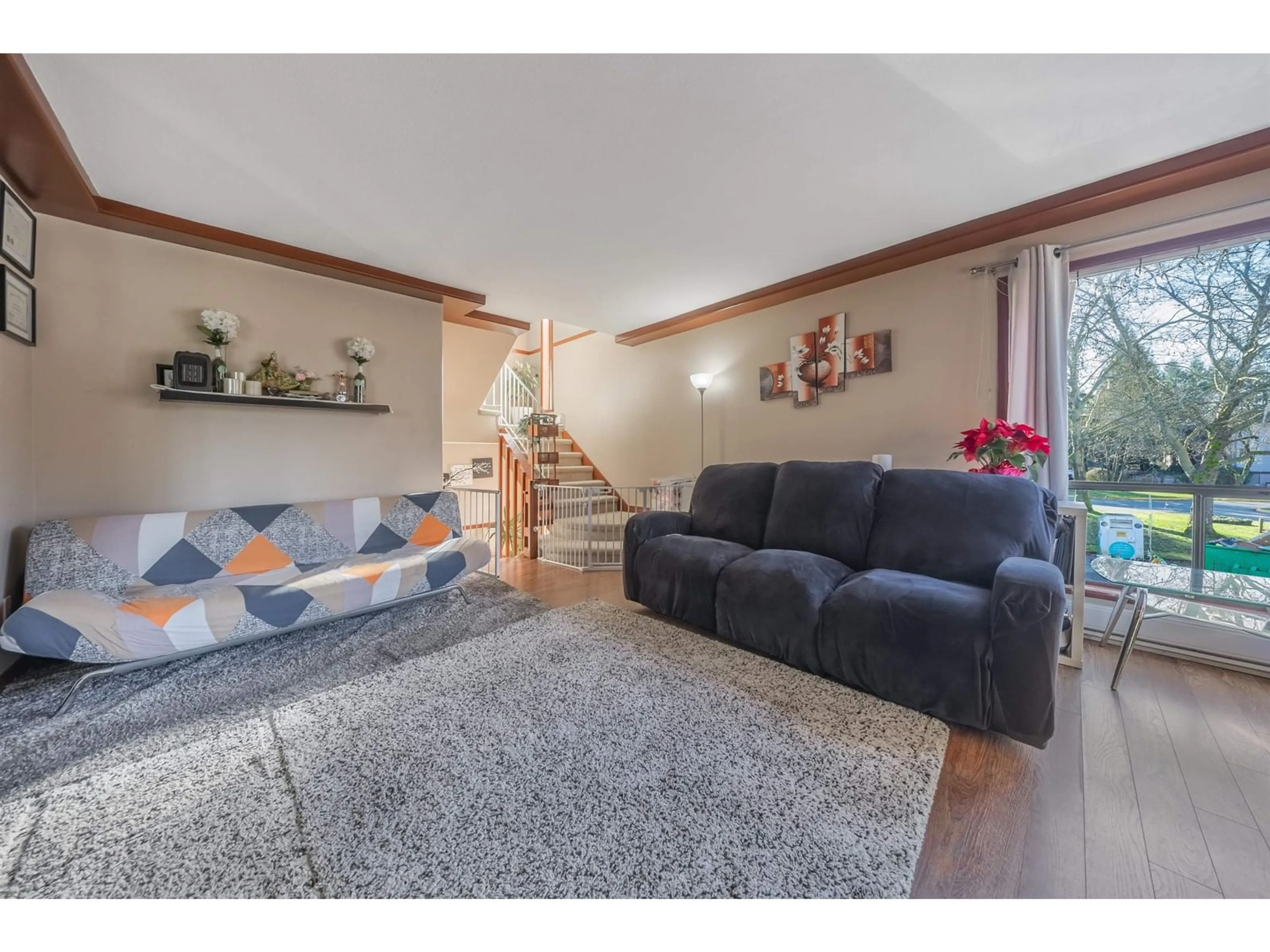Living room with furniture, unknown for 10560 HOLLY PARK, Surrey British Columbia V3R6X9