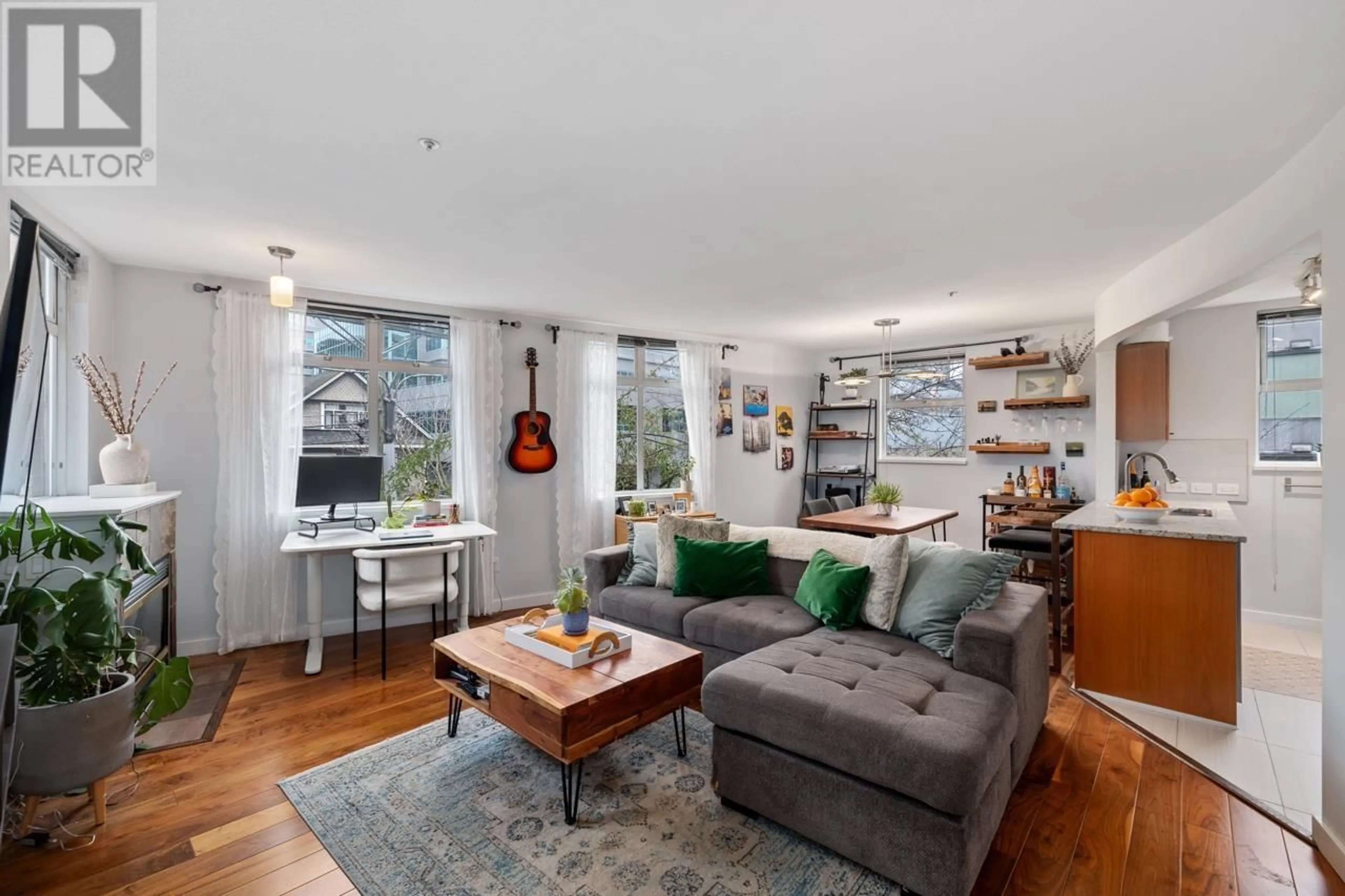 Living room with furniture, wood/laminate floor for 315 638 W 7TH AVENUE, Vancouver British Columbia V5Z1B5