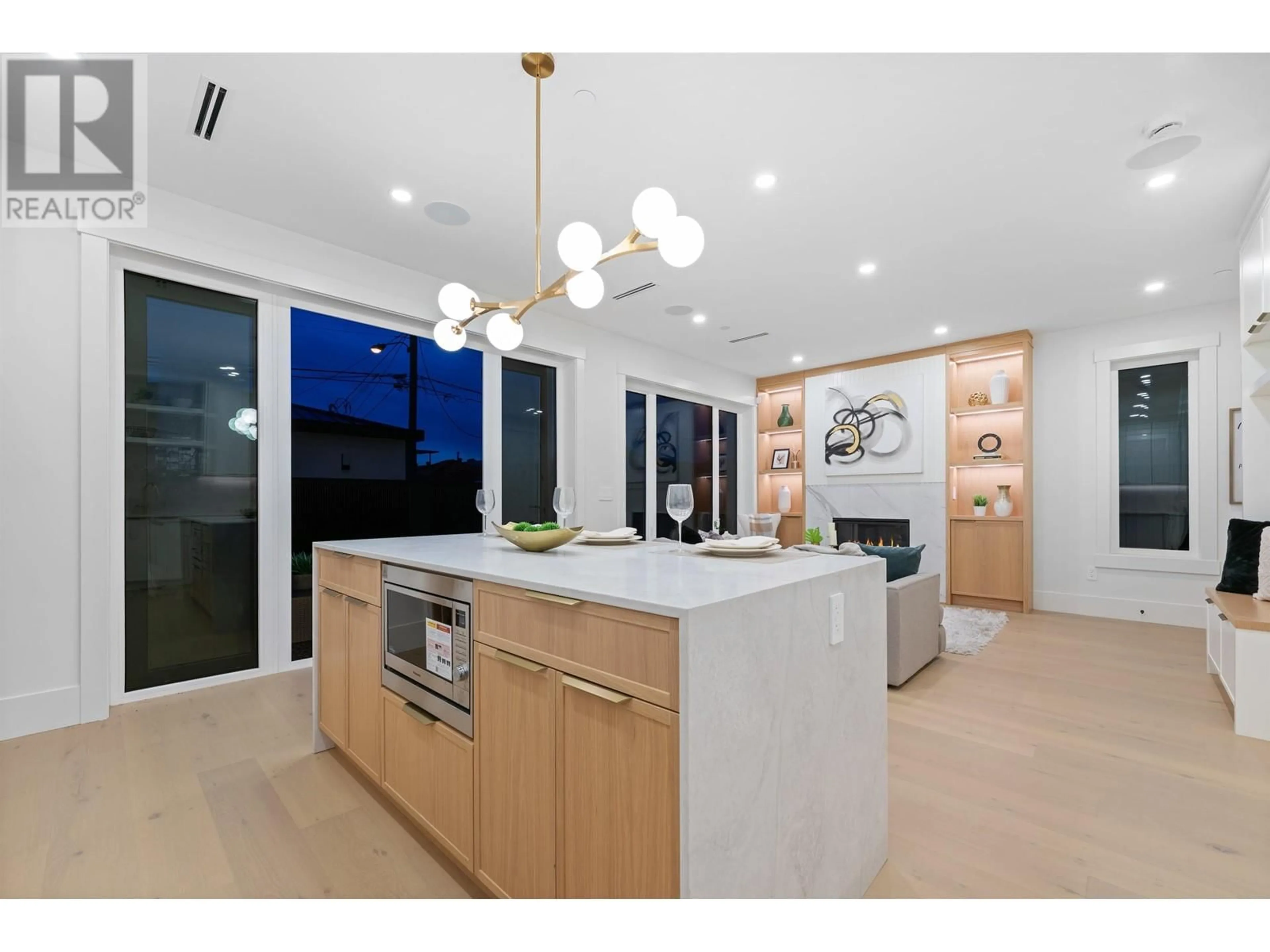 Open concept kitchen, ceramic/tile floor for 2 4769 COMMERCIAL STREET, Vancouver British Columbia V5N4G8