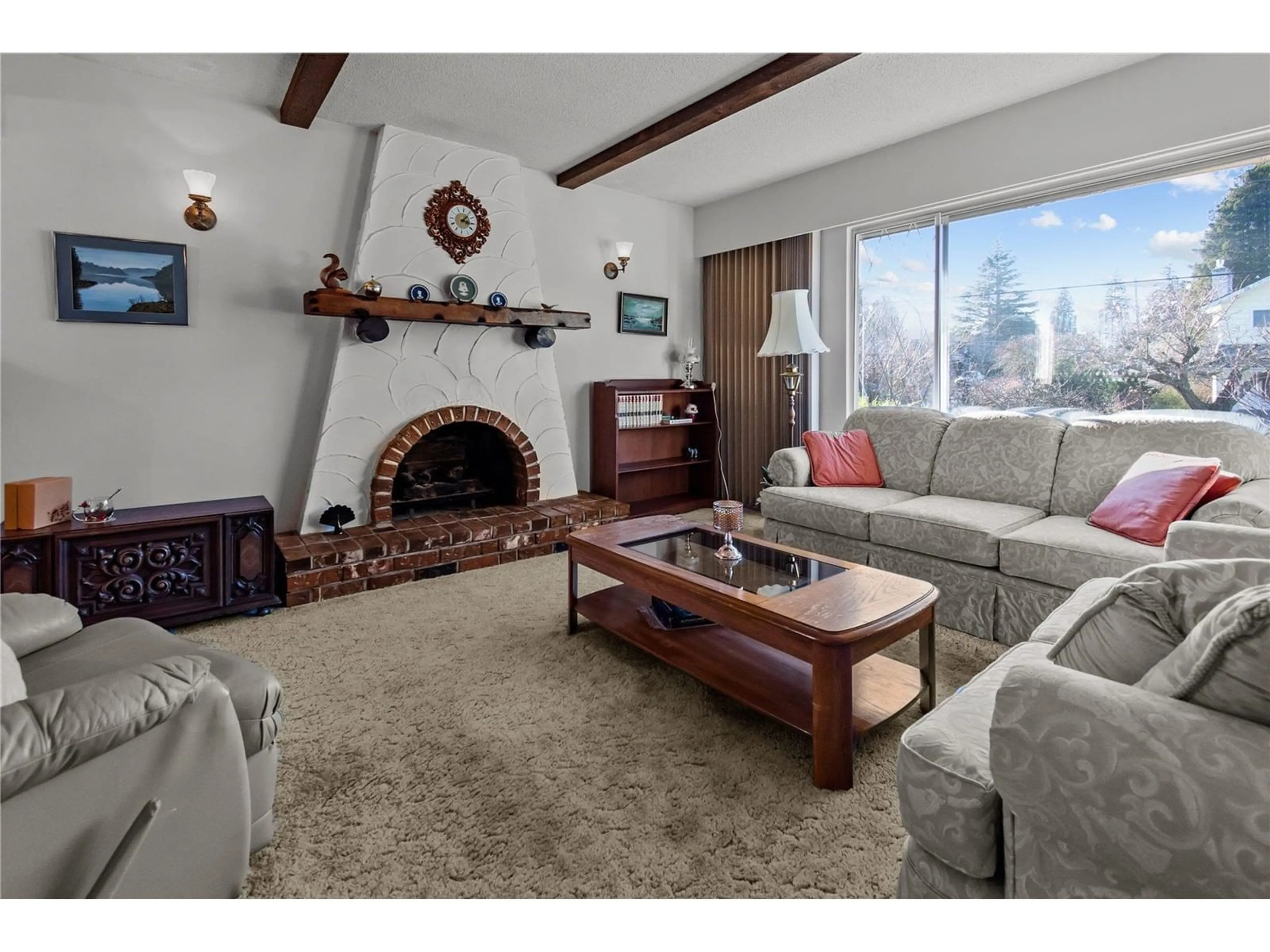 Living room with furniture, unknown for 1518 PARKER, White Rock British Columbia V4B4S5