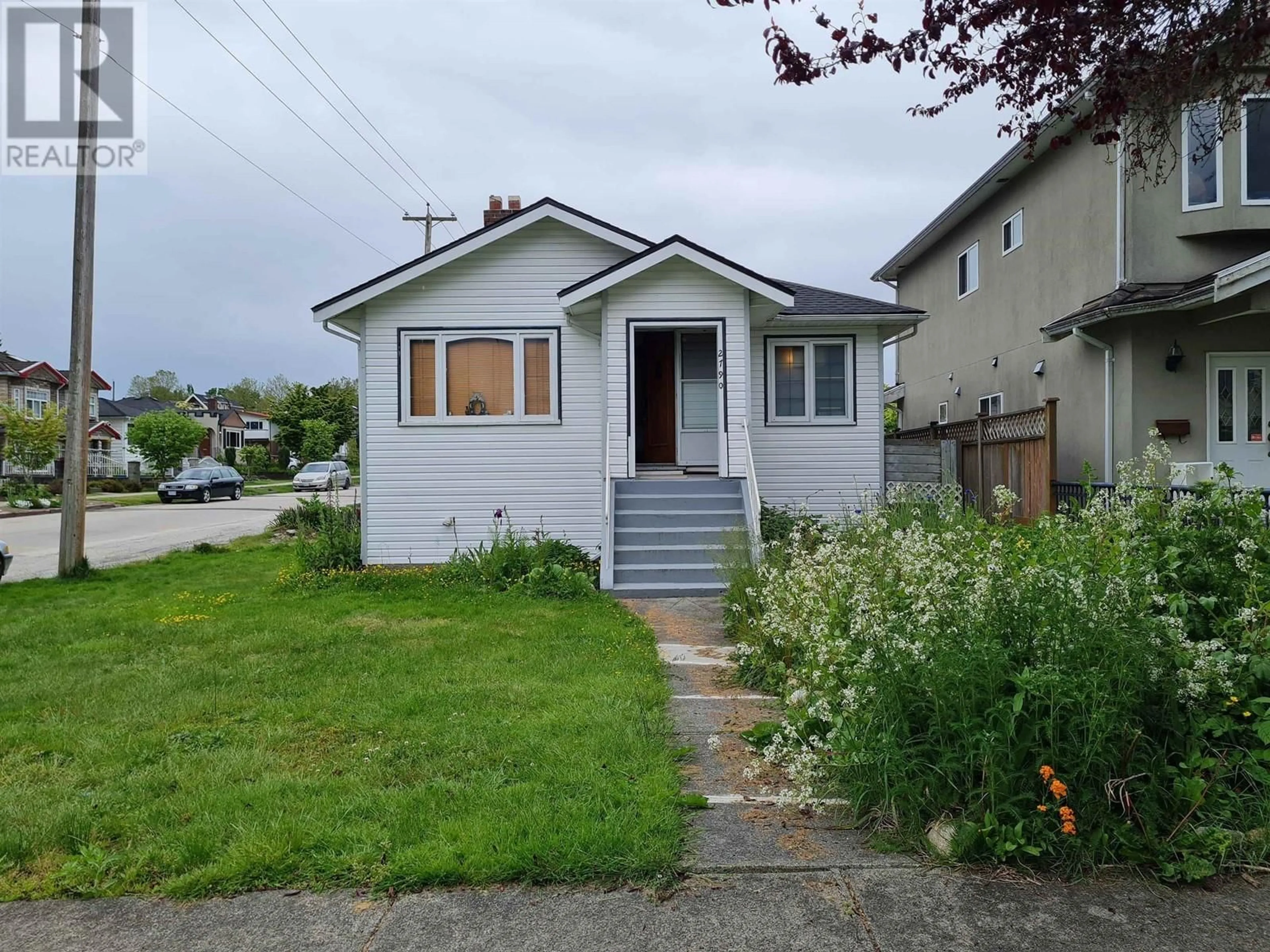 Home with vinyl exterior material, street for 2790 WILLIAM STREET, Vancouver British Columbia V5K2Y8