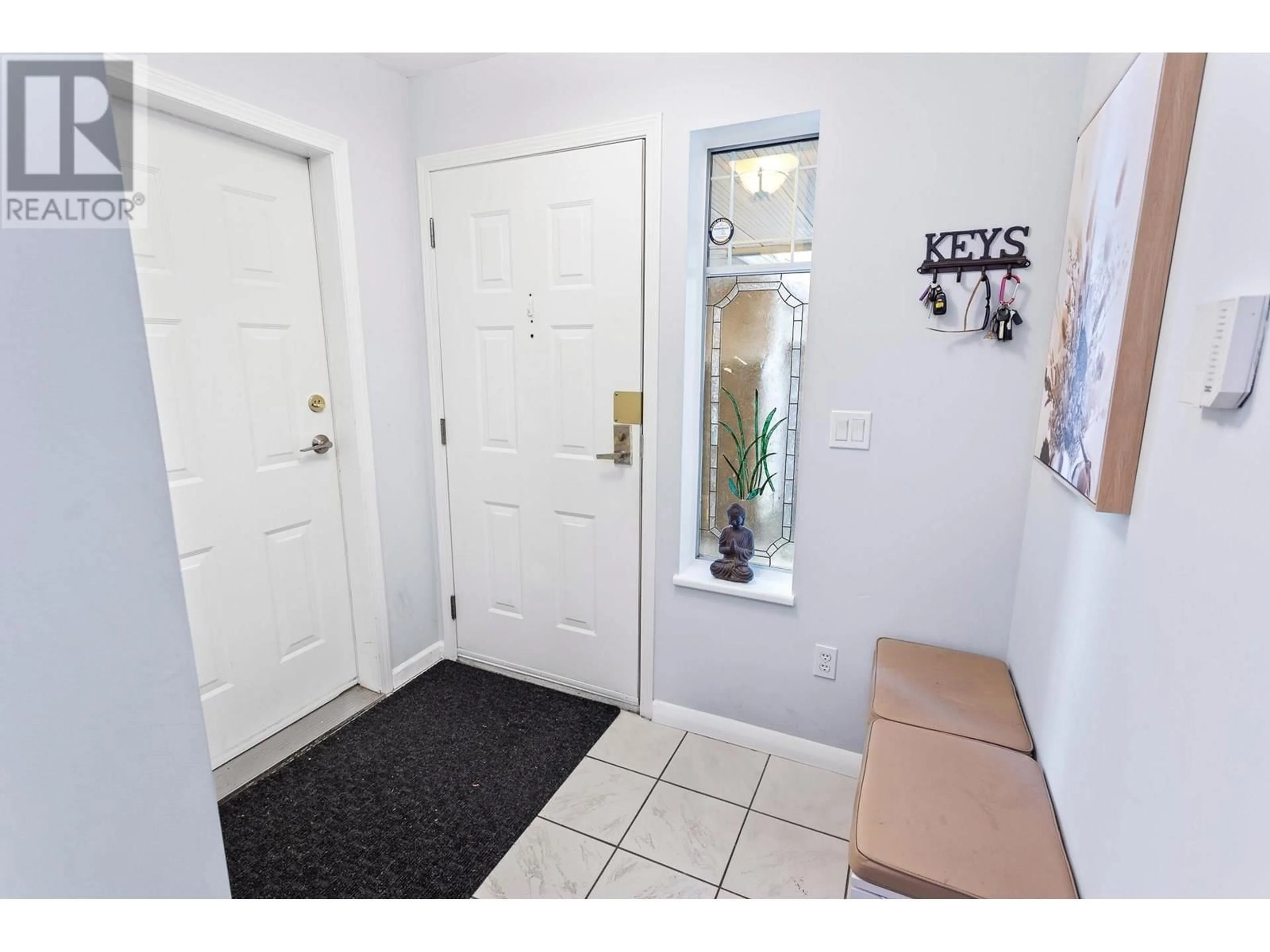 Indoor entryway for 8 52 RICHMOND STREET, New Westminster British Columbia V3L5P2