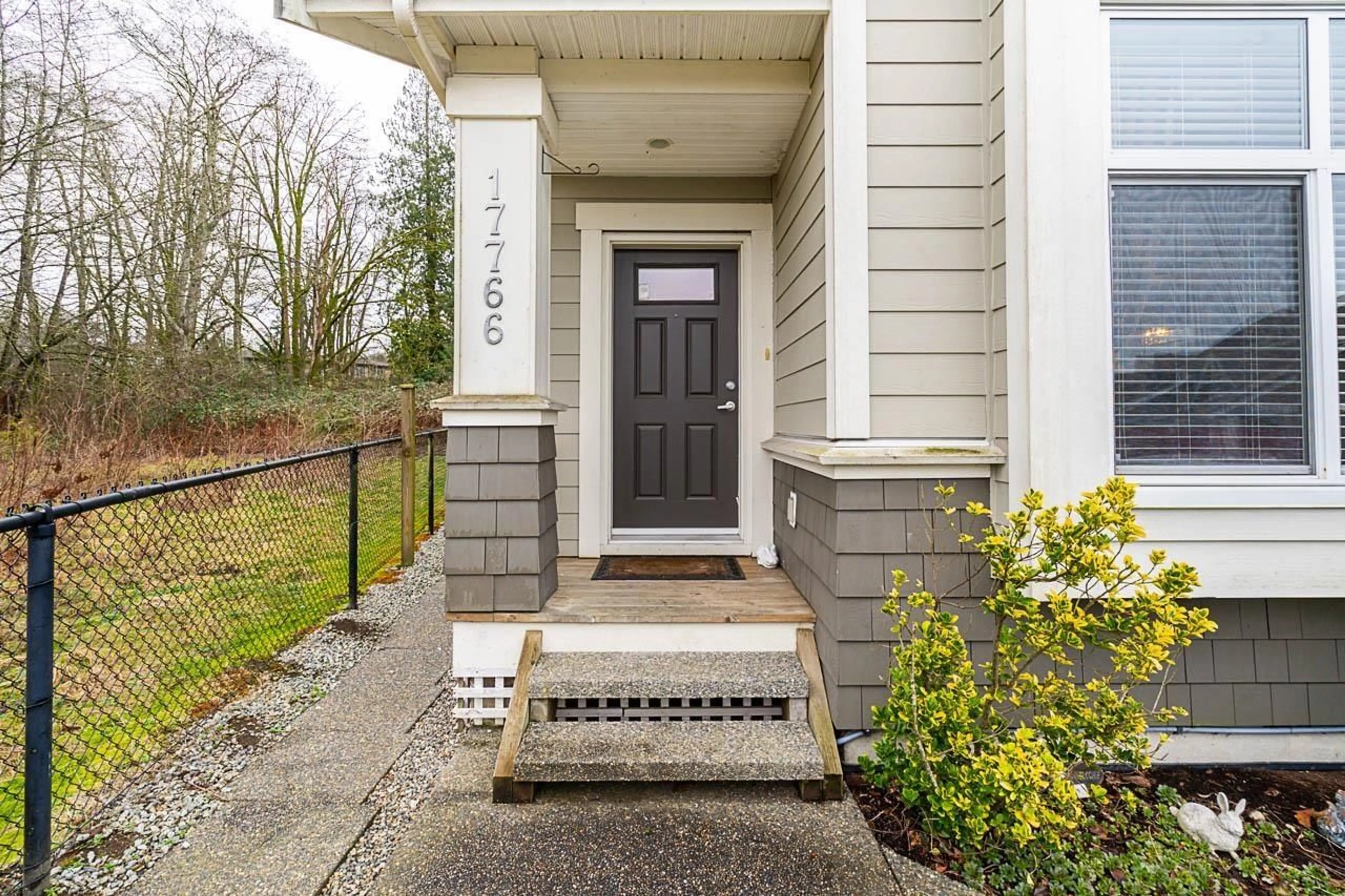 Indoor entryway for 17766 69 AVENUE, Surrey British Columbia V3S2K1