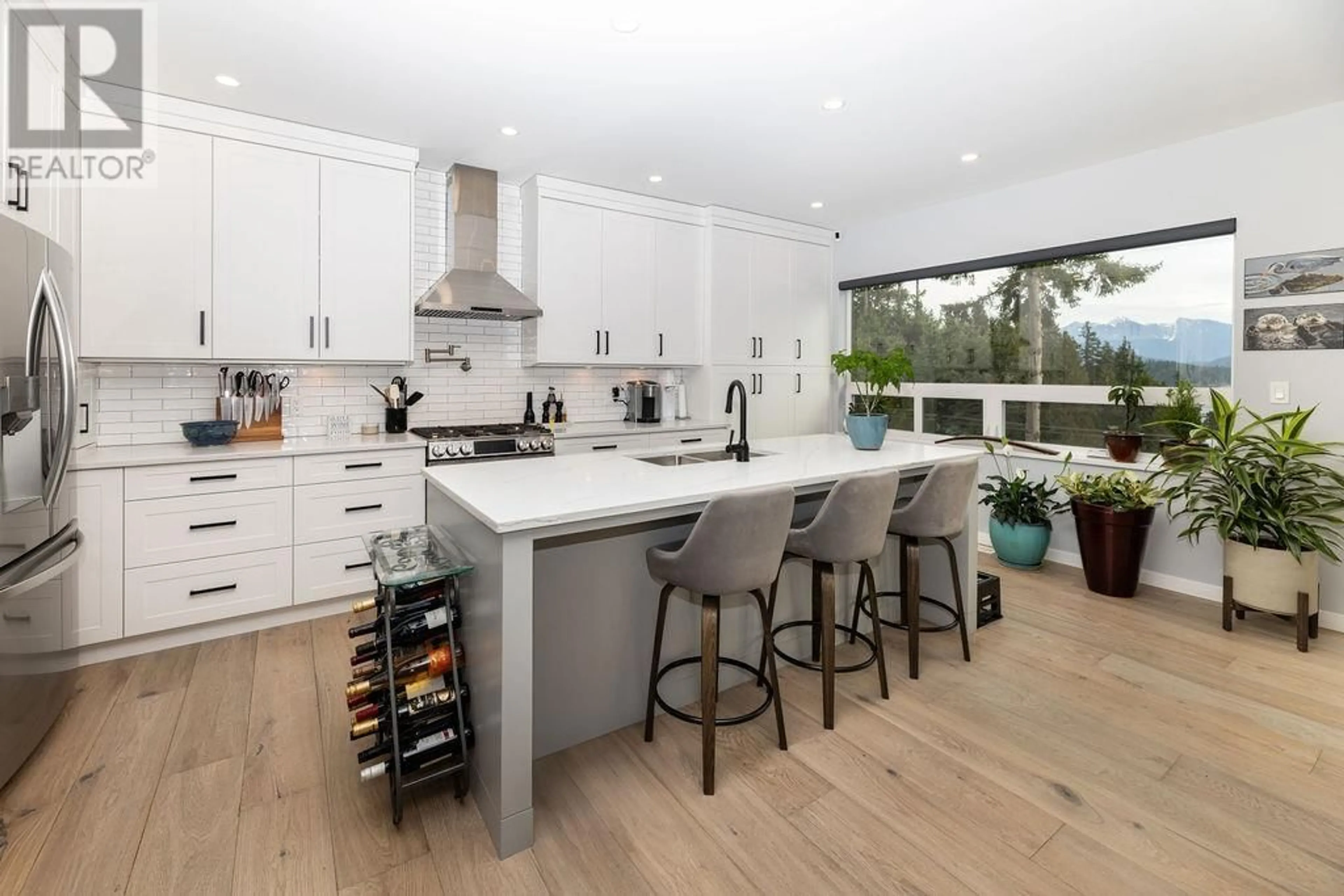 Open concept kitchen, unknown for 1828 NORTH ROAD, Gibsons British Columbia V0N1V1