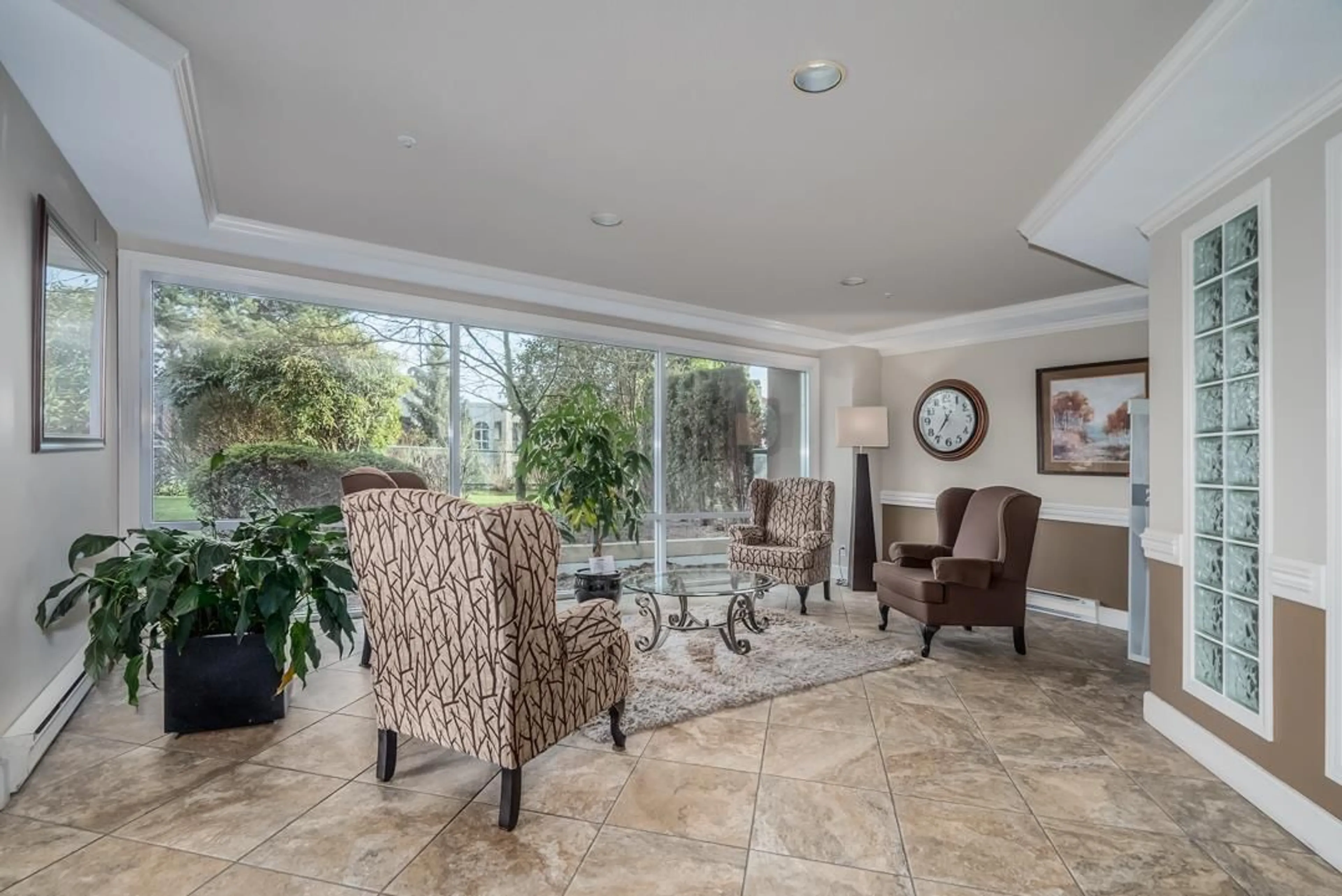 Indoor foyer for 606 3170 GLADWIN ROAD, Abbotsford British Columbia V2T5T1