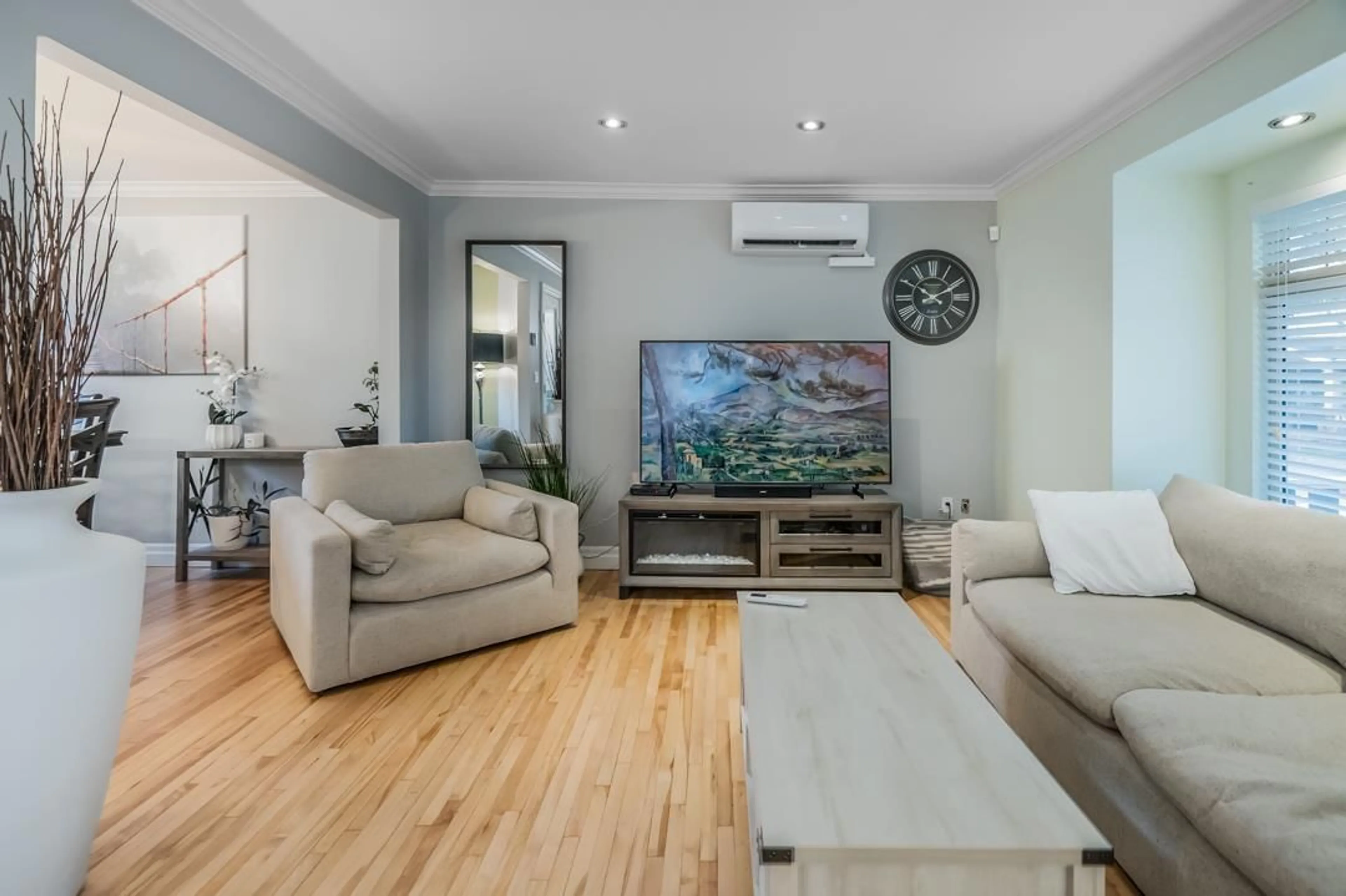 Living room with furniture, wood/laminate floor for 17 5960 COWICHAN STREET|Garrison Crossin, Chilliwack British Columbia V2R0L6