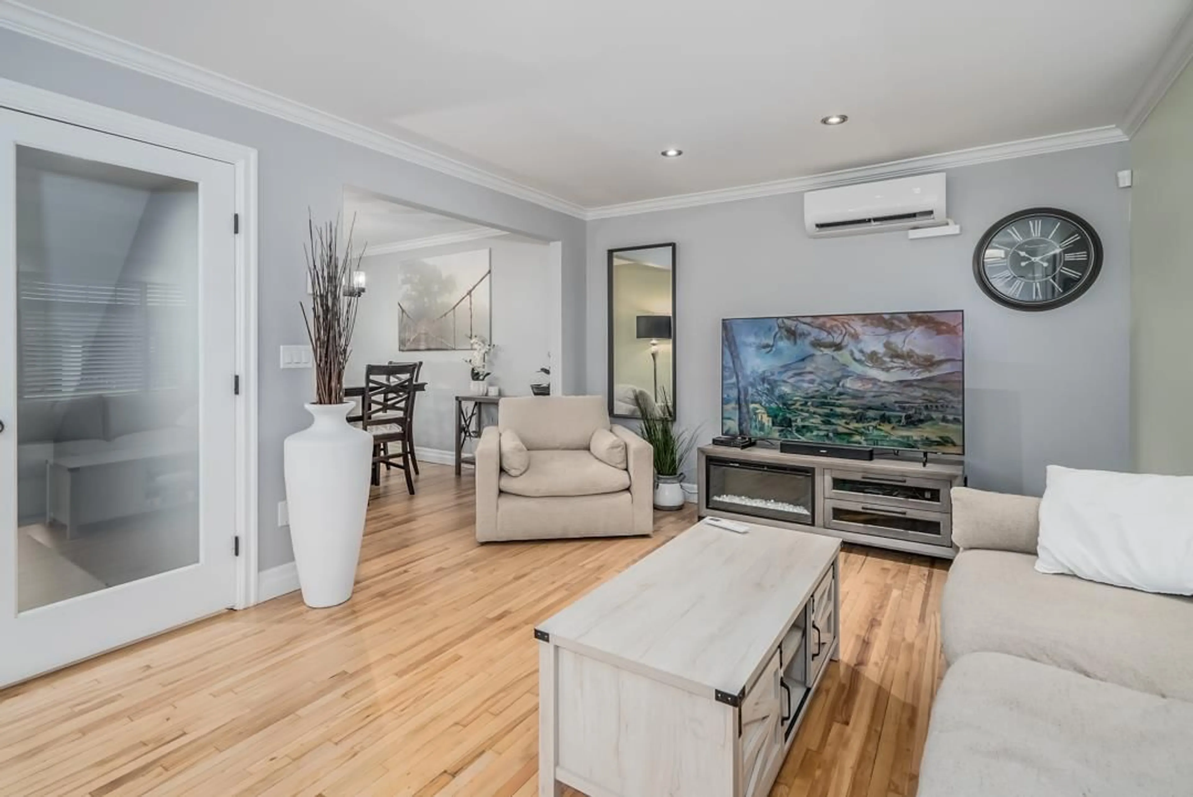 Living room with furniture, wood/laminate floor for 17 5960 COWICHAN STREET|Garrison Crossin, Chilliwack British Columbia V2R0L6