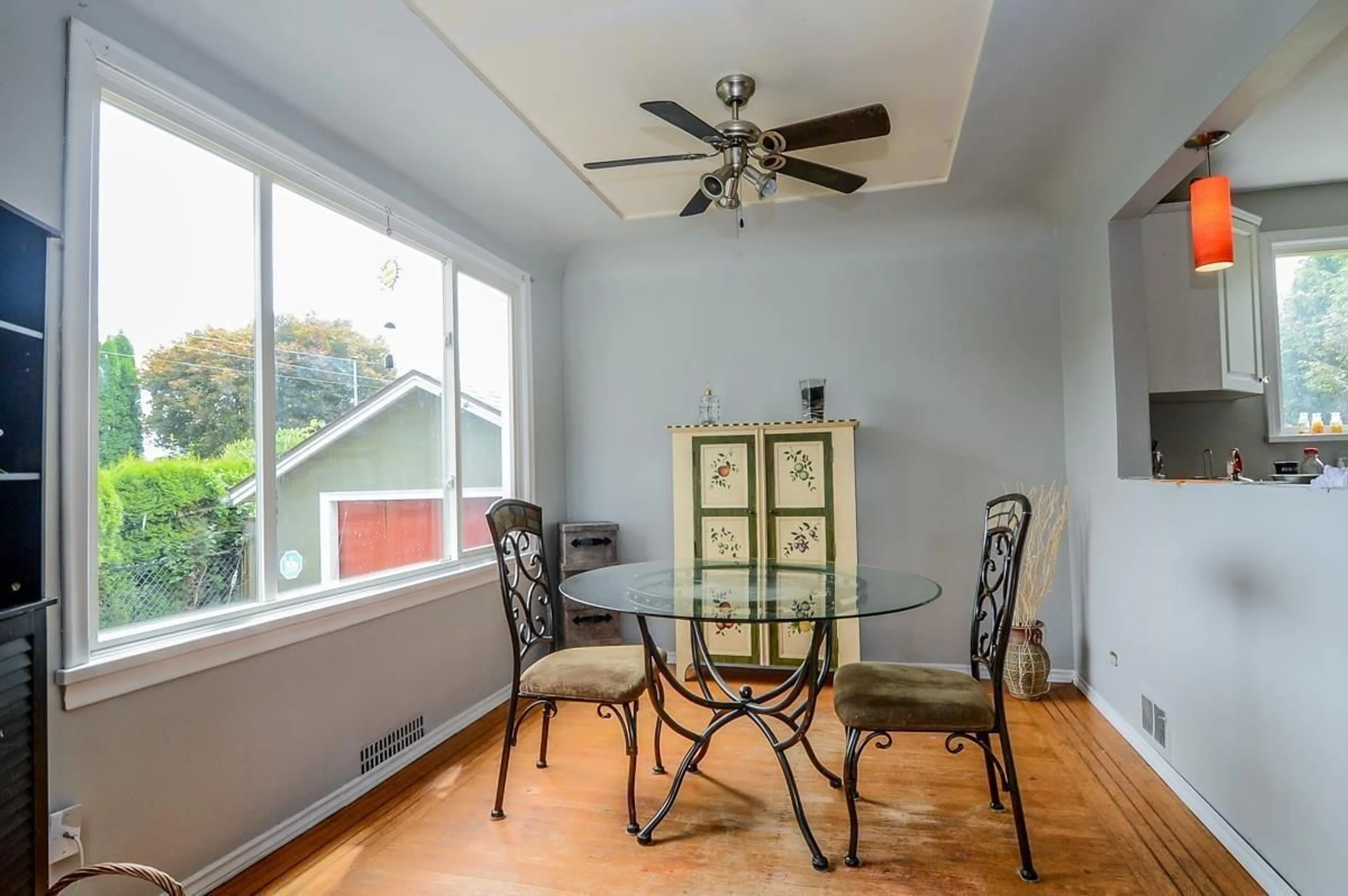 Dining room, wood/laminate floor for 46496 MAYFAIR AVENUE, Chilliwack British Columbia V2P3J2