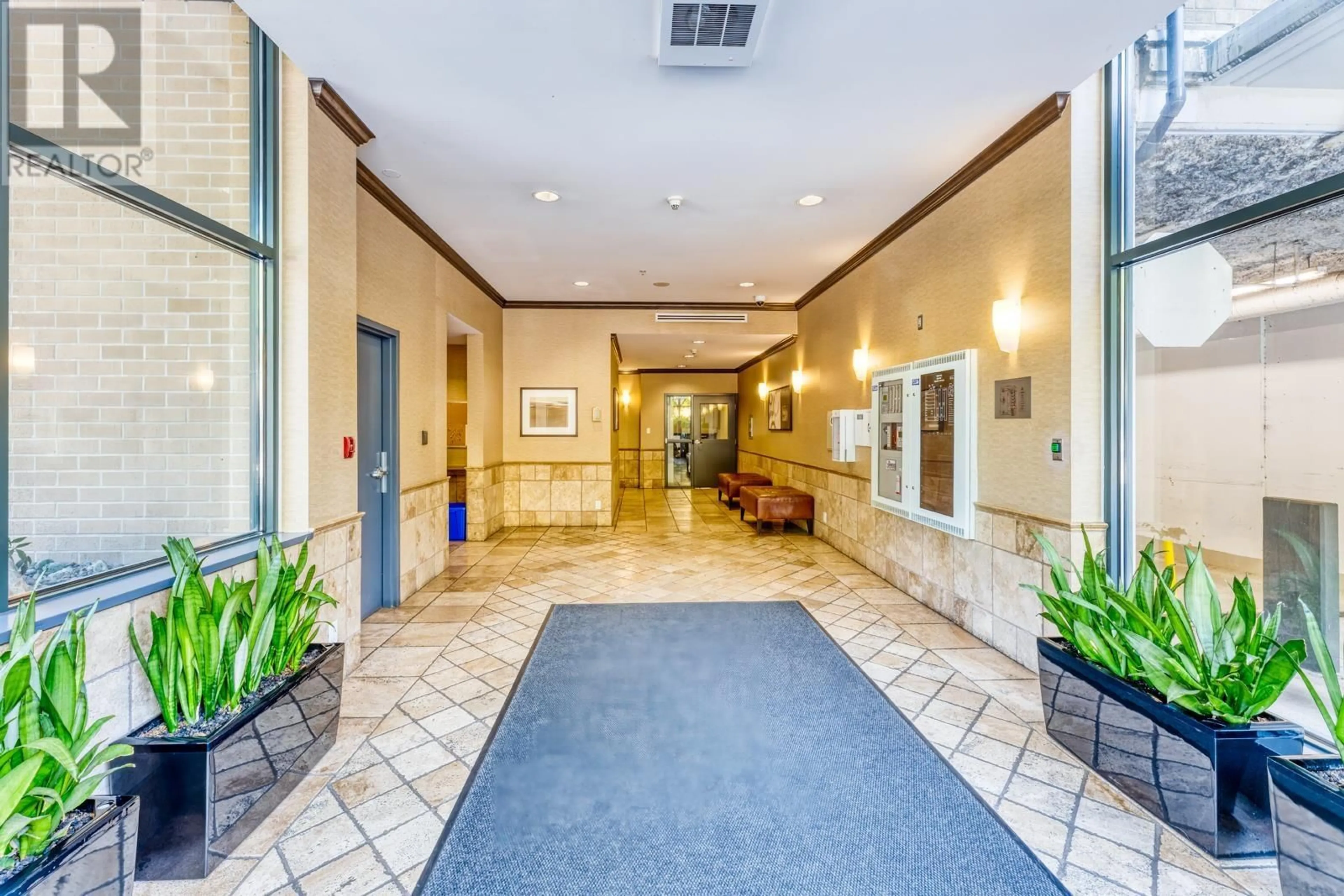 Indoor foyer for 307 1450 W 6TH AVENUE, Vancouver British Columbia V6H4H9