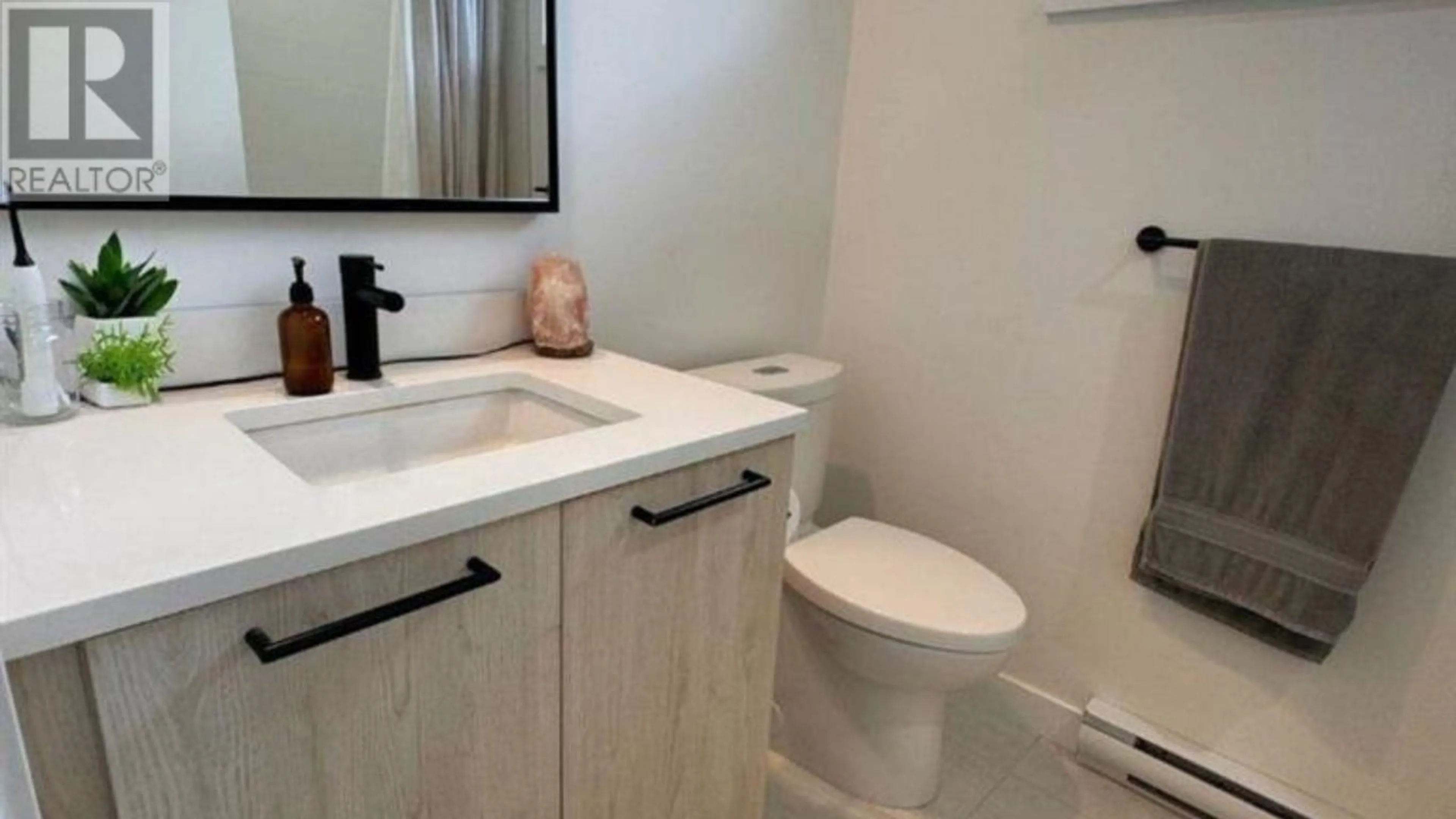 Standard bathroom, ceramic/tile floor for 1372 MARINASIDE PLACE, Squamish British Columbia V8B1A8