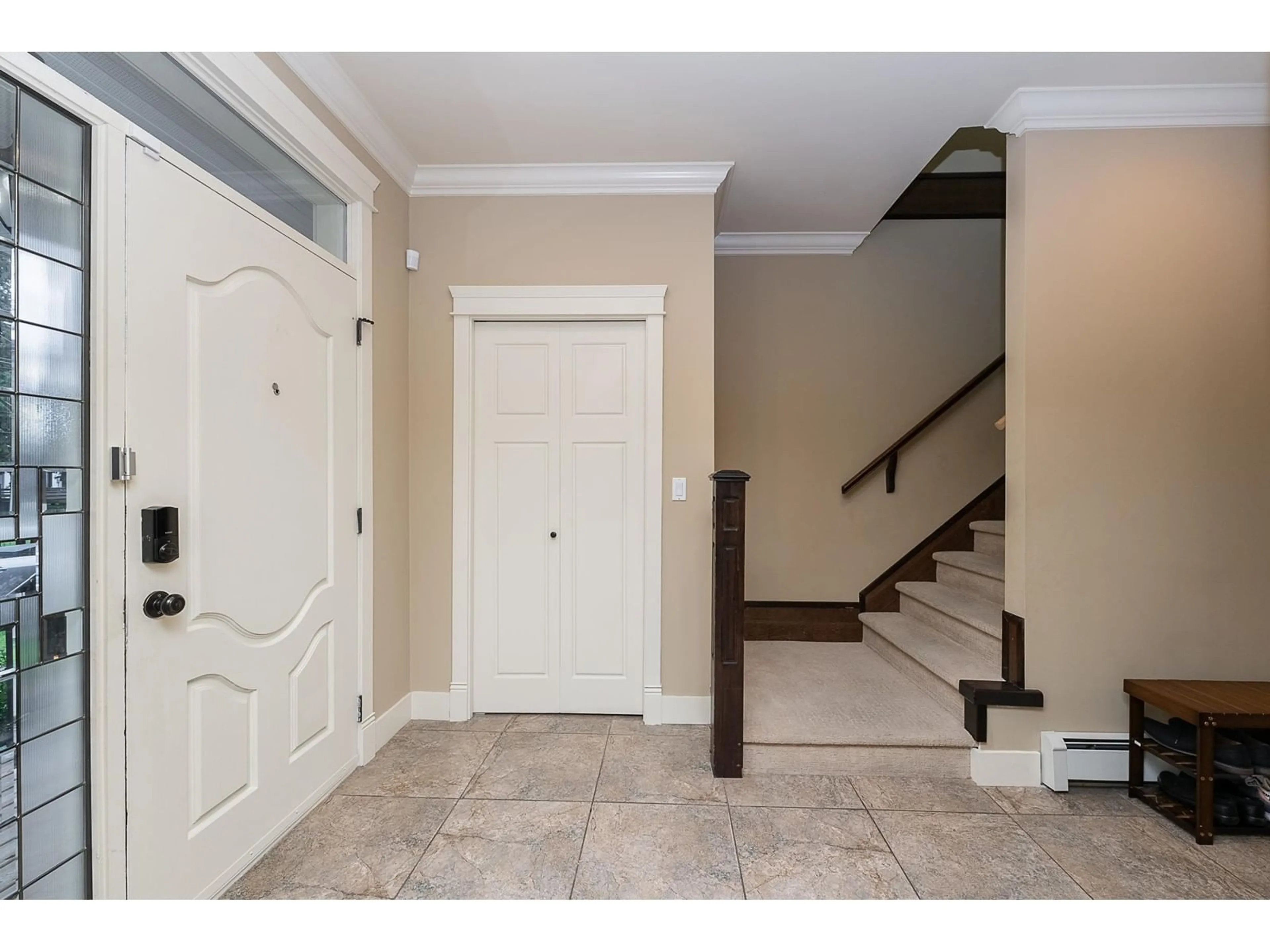 Indoor entryway for 19377 72 AVENUE, Surrey British Columbia V4N5X9