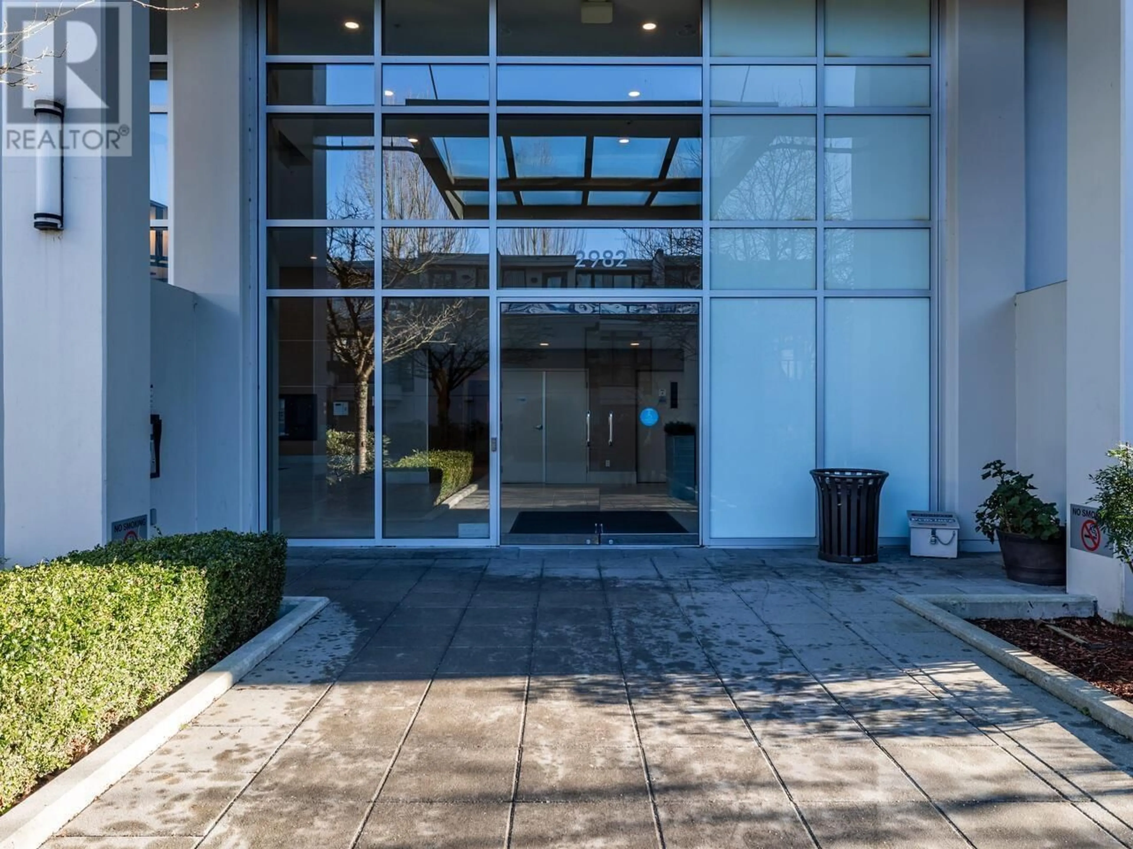 Indoor foyer for 1005 2982 BURLINGTON DRIVE, Coquitlam British Columbia V3B0B3