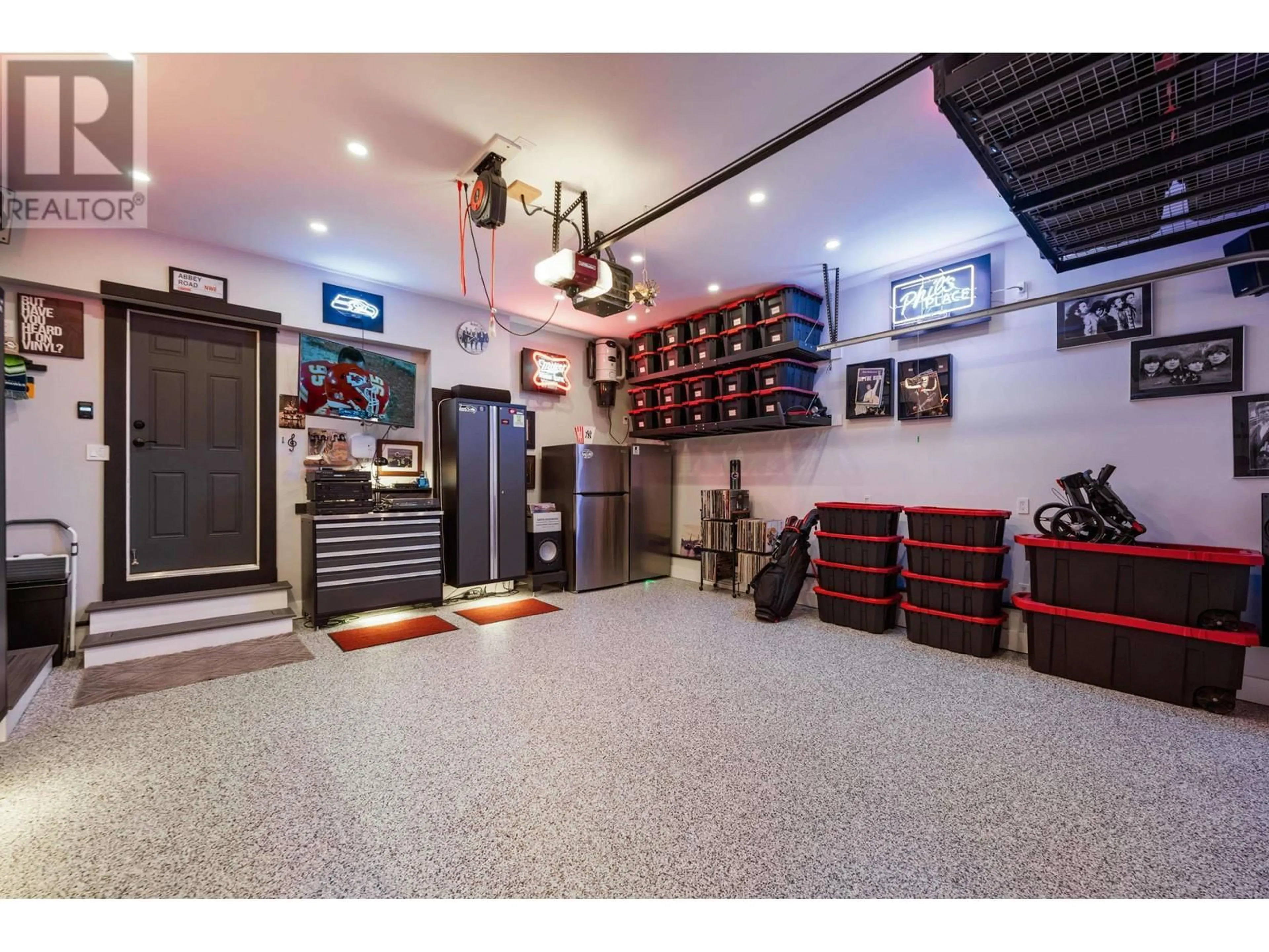 Indoor garage for 10658 245B STREET, Maple Ridge British Columbia V2W2G2