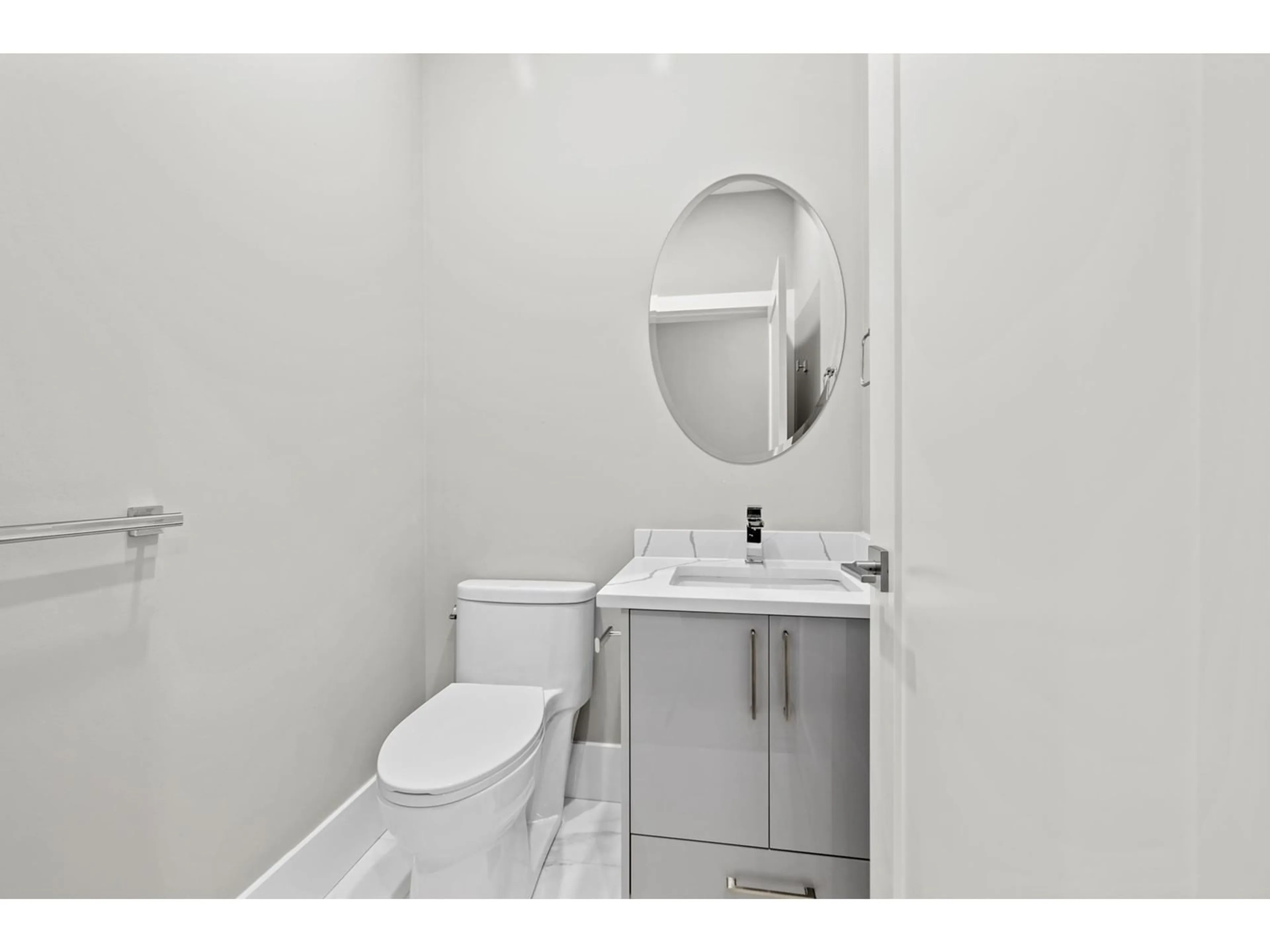 Standard bathroom, unknown for 2811 PLATFORM CRESCENT, Abbotsford British Columbia V4X0B8