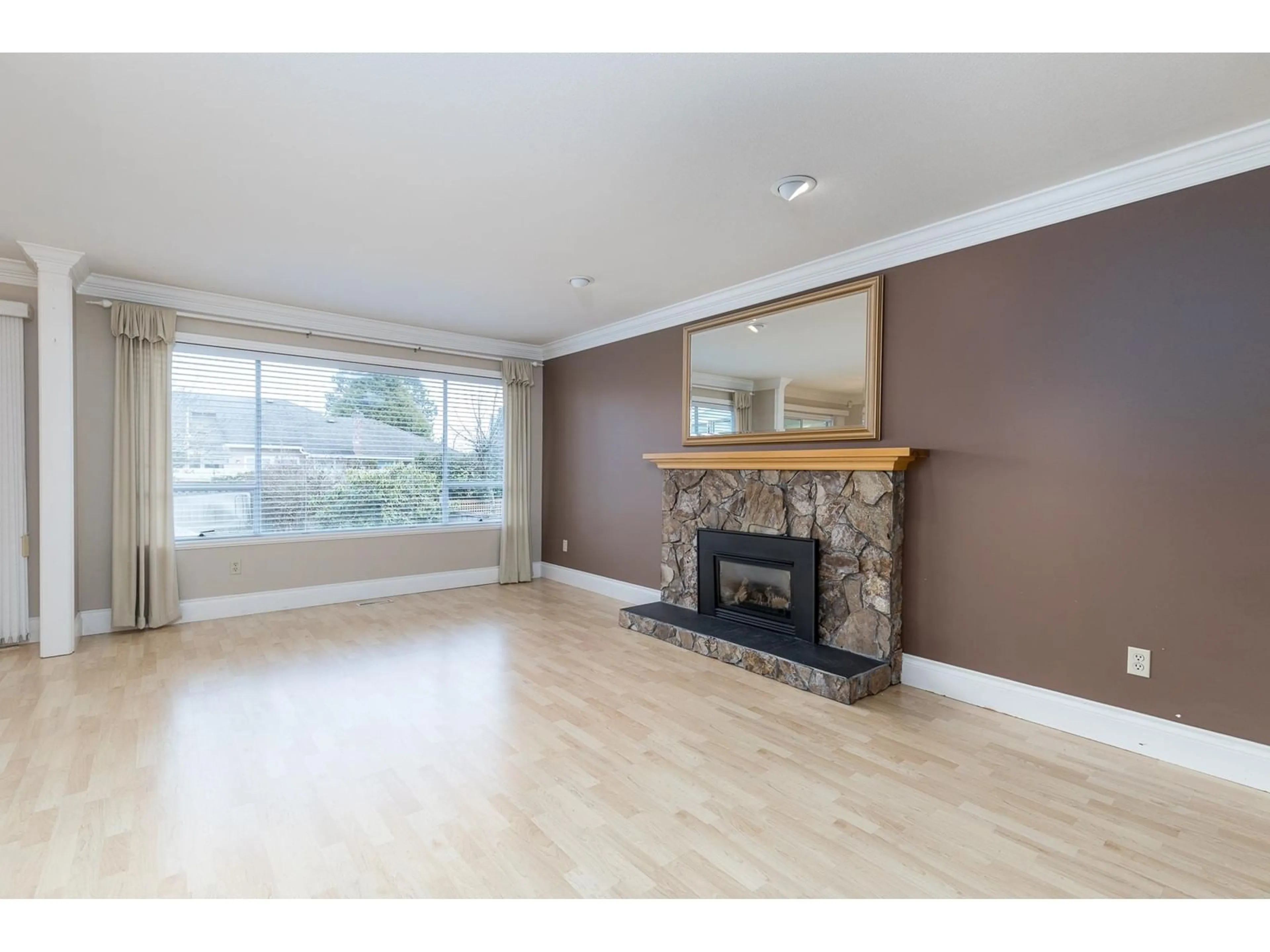 Living room with furniture, wood/laminate floor for 15052 19A AVENUE, Surrey British Columbia V4A7G8