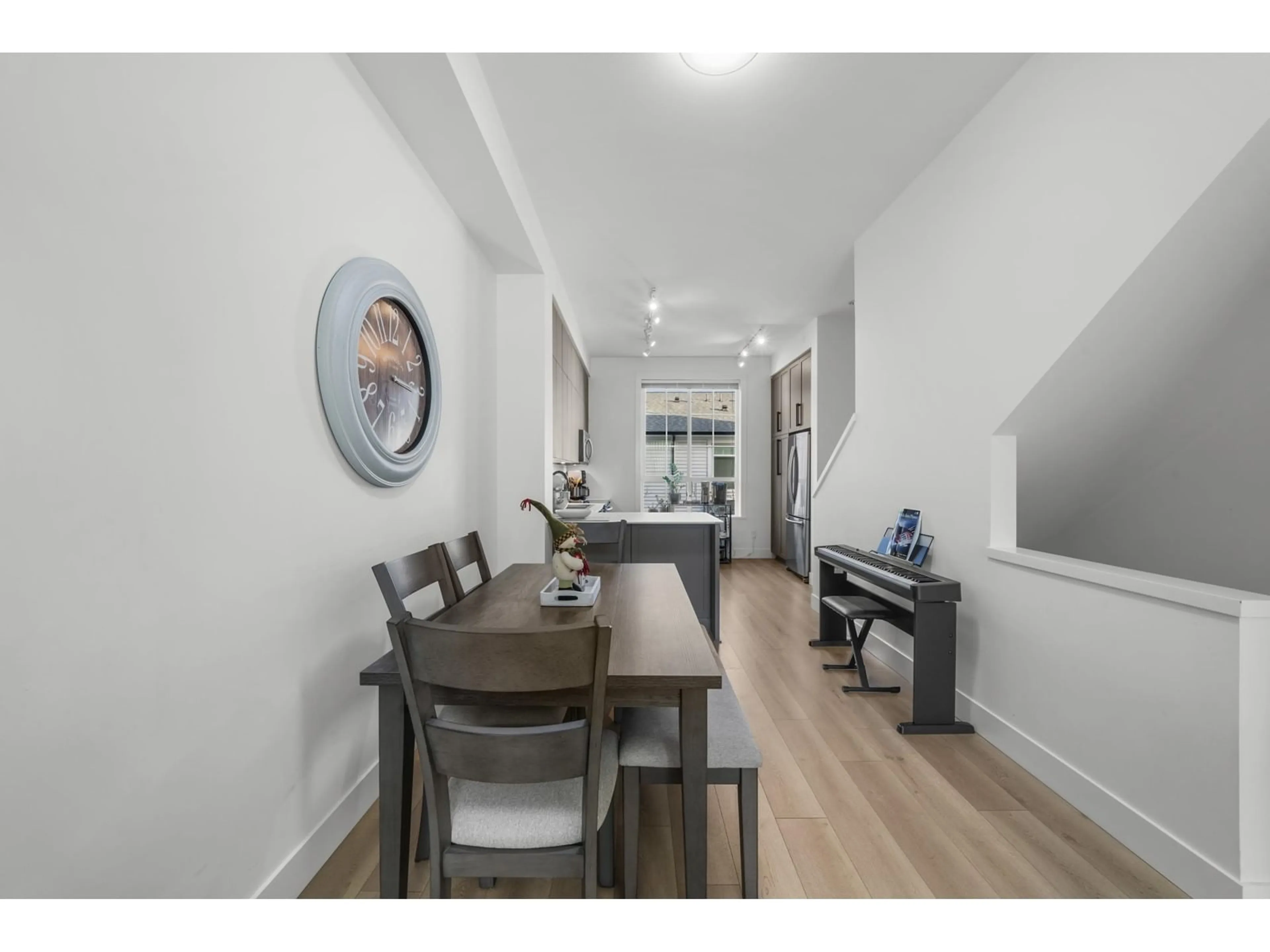 Dining room, wood/laminate floor for 38 2838 LIVINGSTONE AVENUE, Abbotsford British Columbia V2T5P5