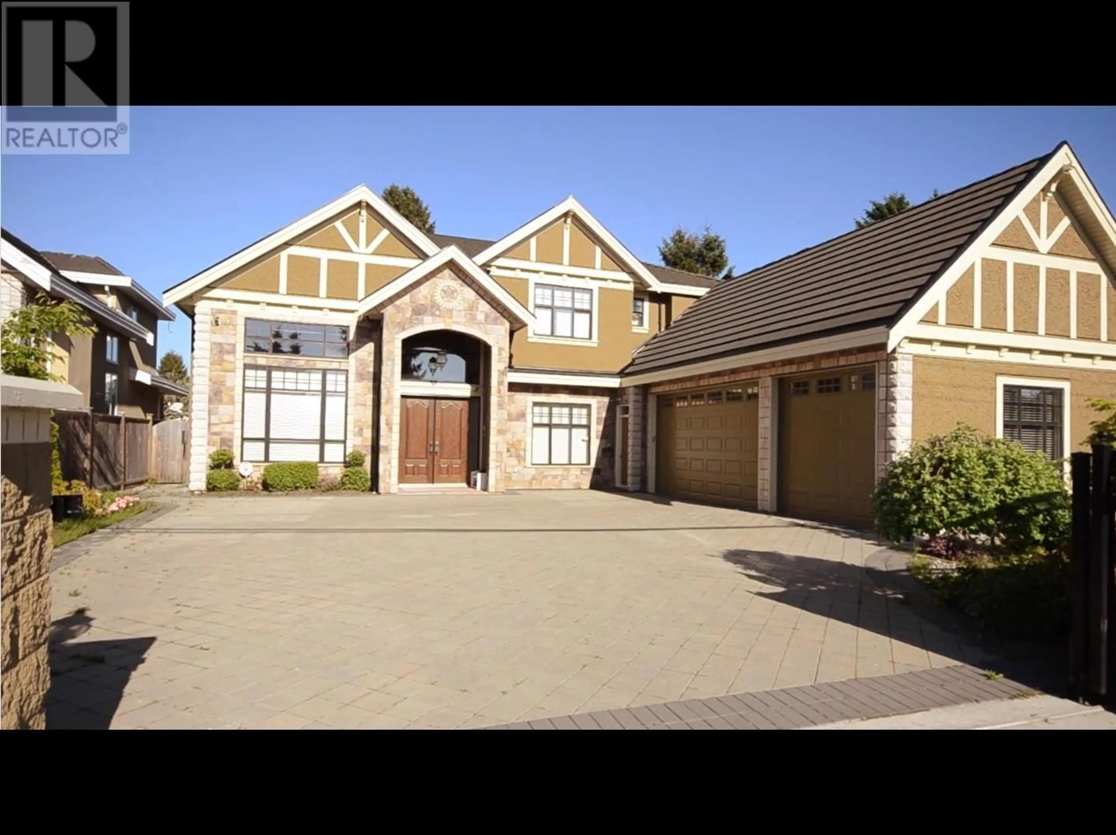 Home with vinyl exterior material, street for 7520 LINDSAY ROAD, Richmond British Columbia V7C3M6