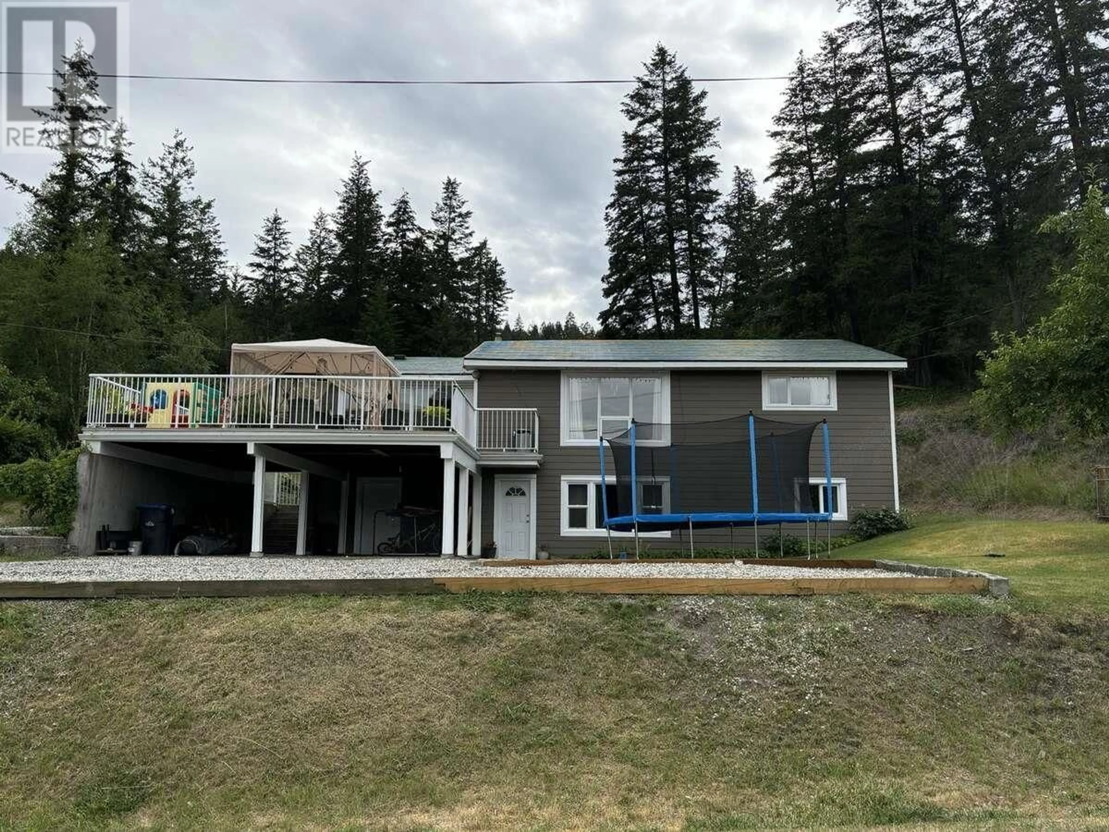 A pic from outside/outdoor area/front of a property/back of a property/a pic from drone, building for 1503 WILLOW PLACE, Williams Lake British Columbia V2G3E6