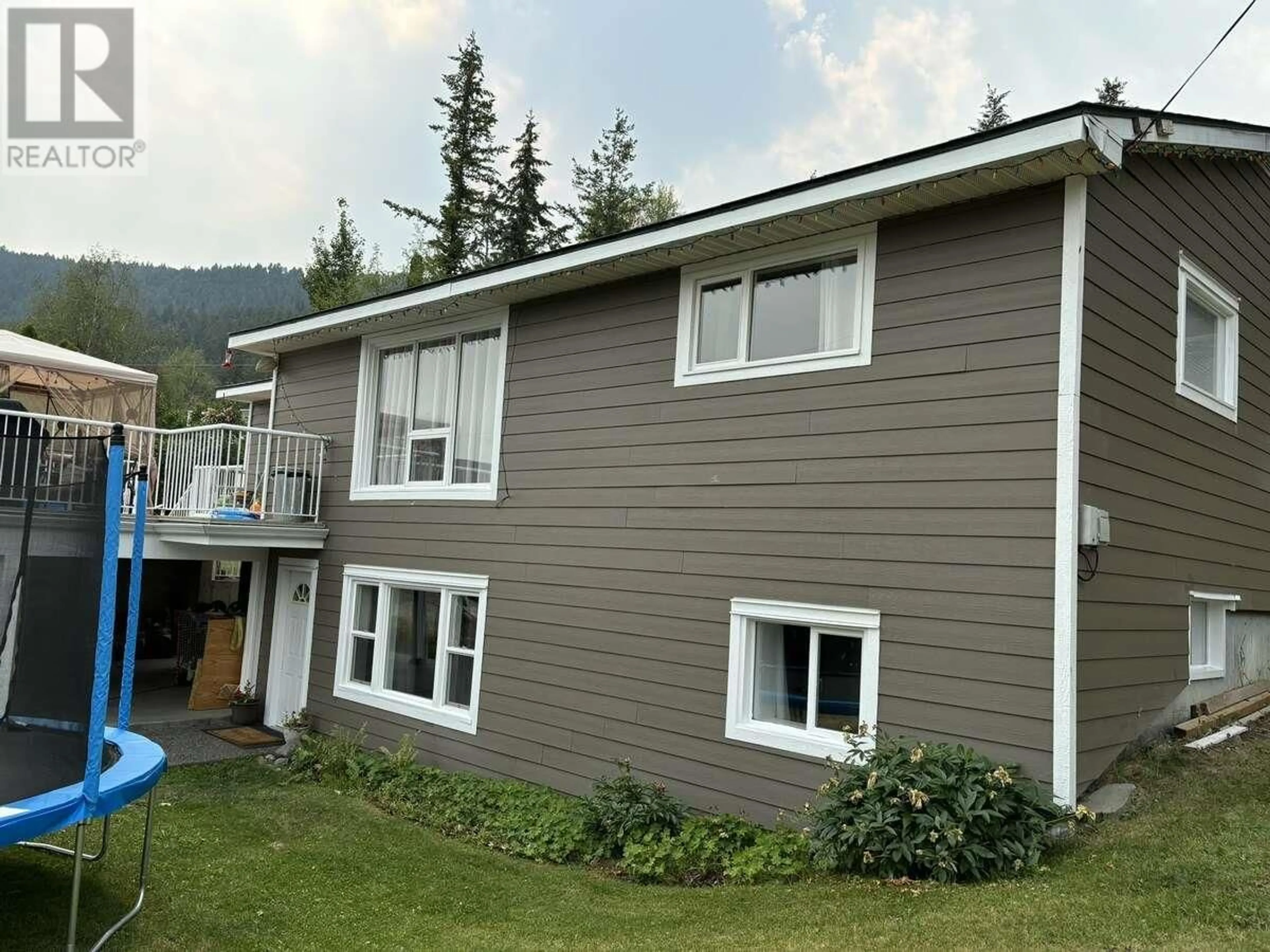 Home with vinyl exterior material, mountain view for 1503 WILLOW PLACE, Williams Lake British Columbia V2G3E6