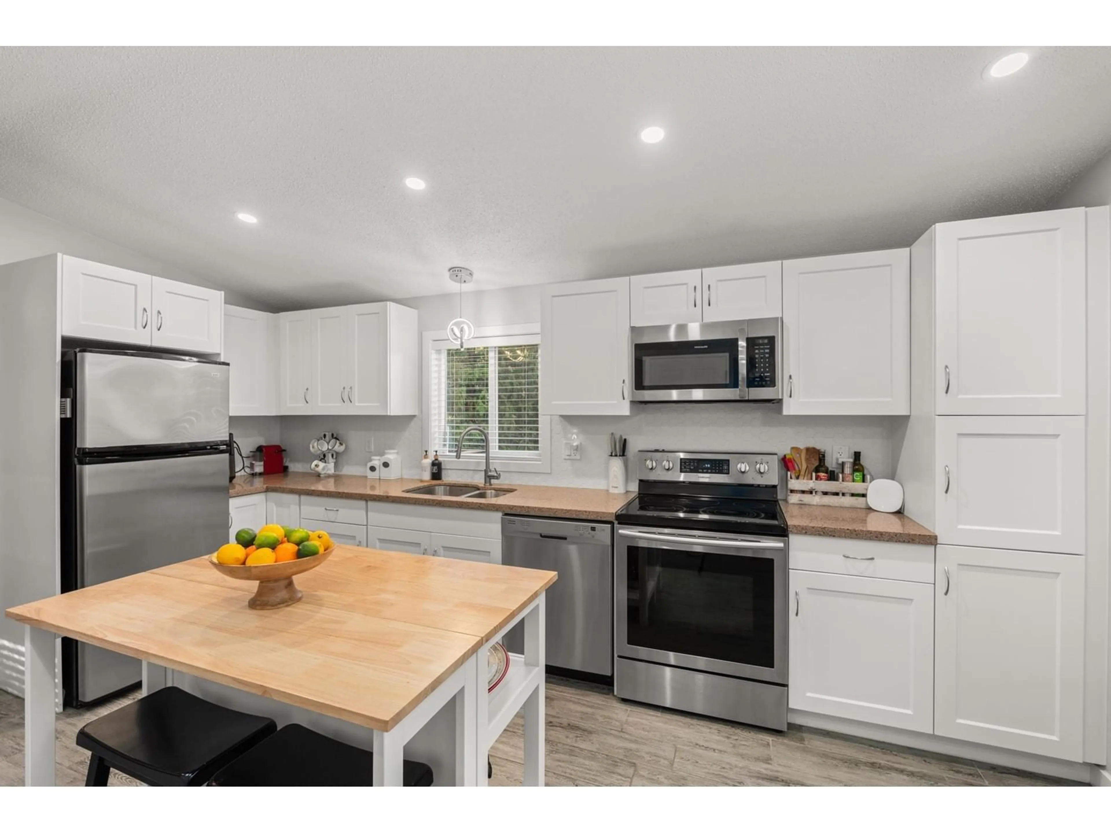 Open concept kitchen, unknown for 30680 KEYSTONE AVENUE, Mission British Columbia V4S1G5