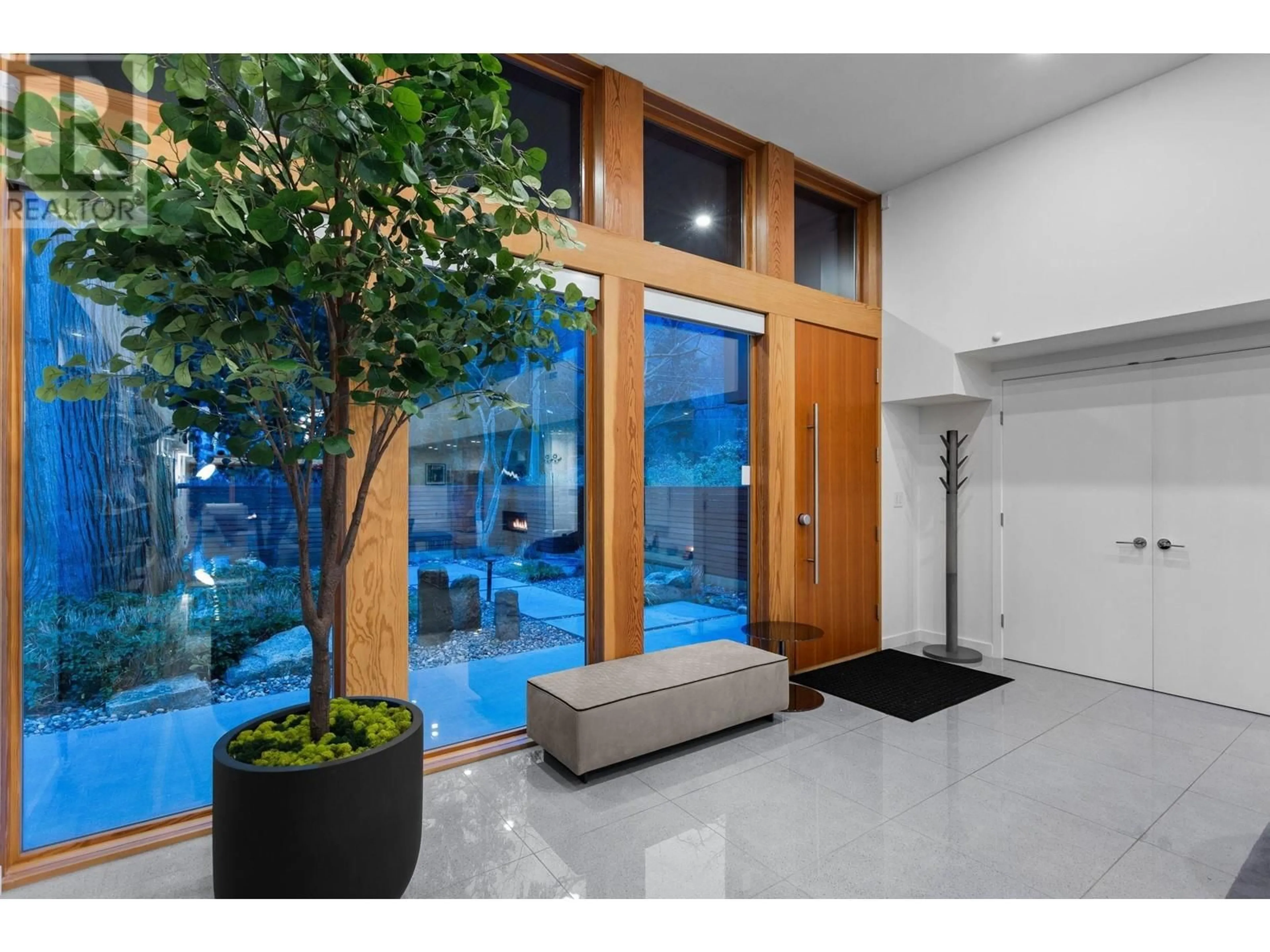 Indoor foyer for 3584 ROCKVIEW PLACE, West Vancouver British Columbia V7V3H3