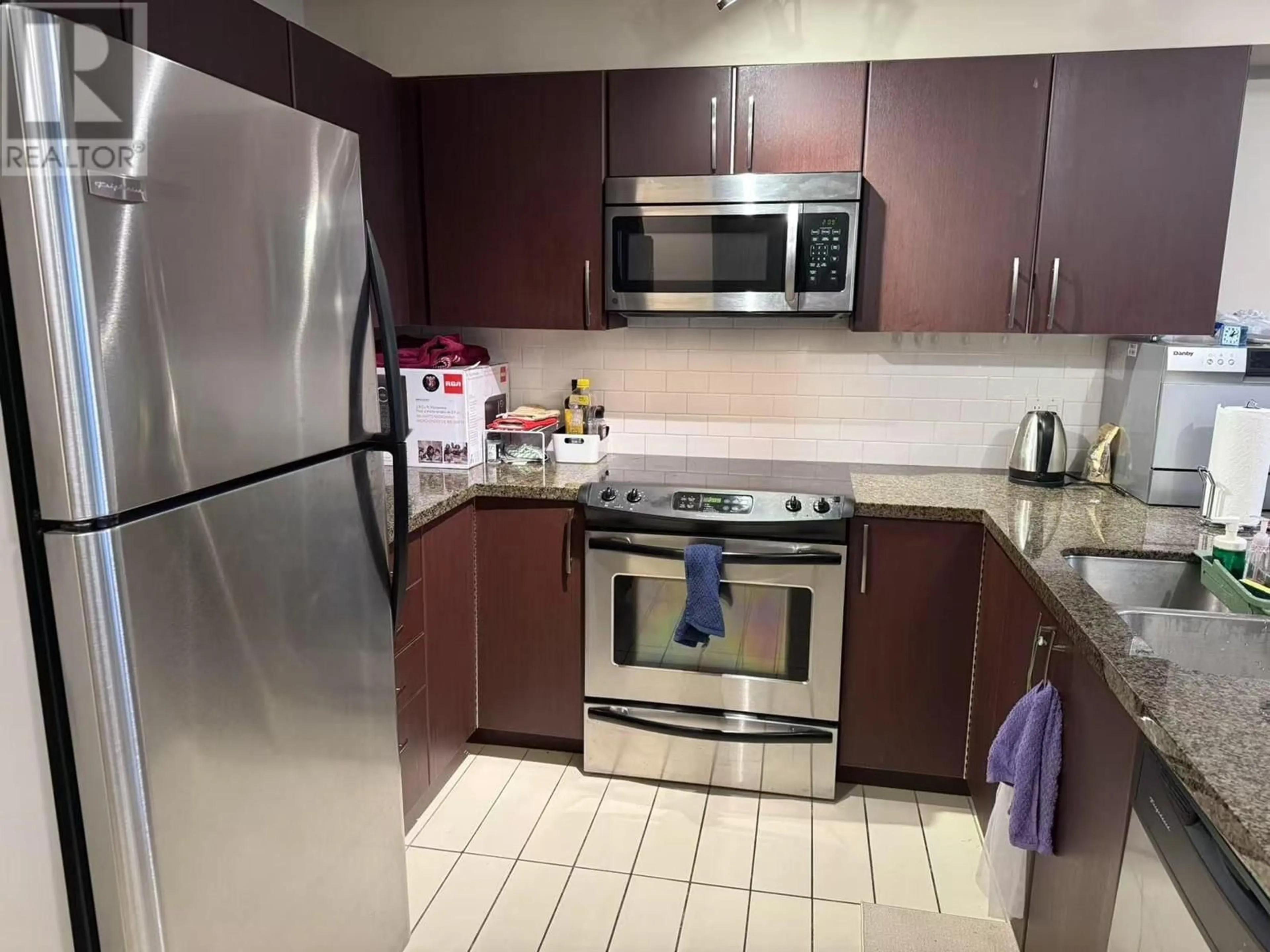 Standard kitchen, unknown for 209 7337 MACPHERSON AVENUE, Burnaby British Columbia V5J0A9