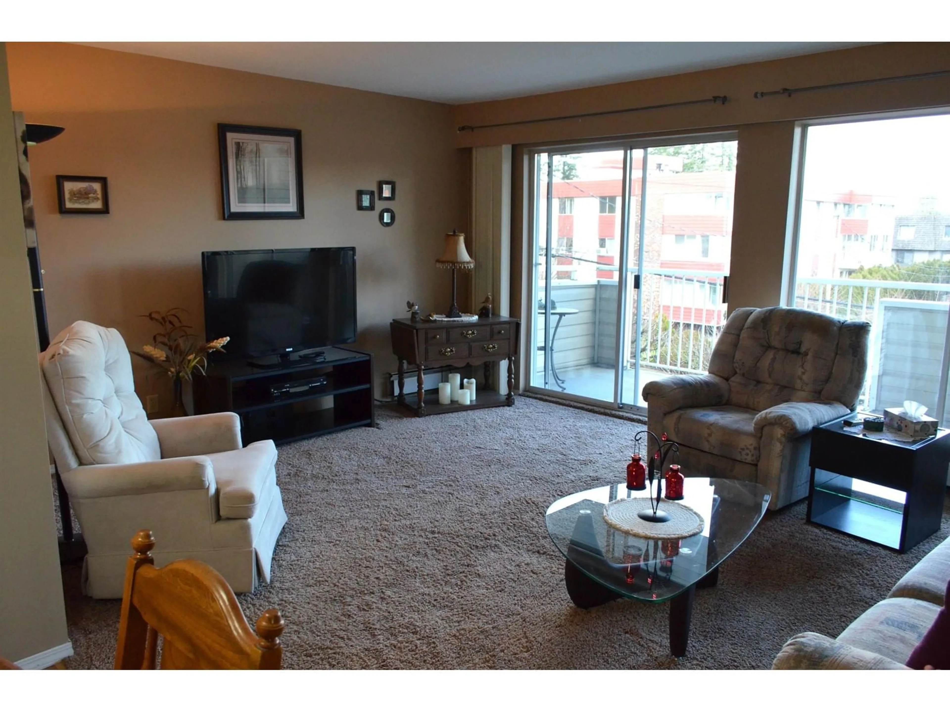 Living room with furniture, unknown for 208 32040 TIMS AVENUE, Abbotsford British Columbia V2T2H2