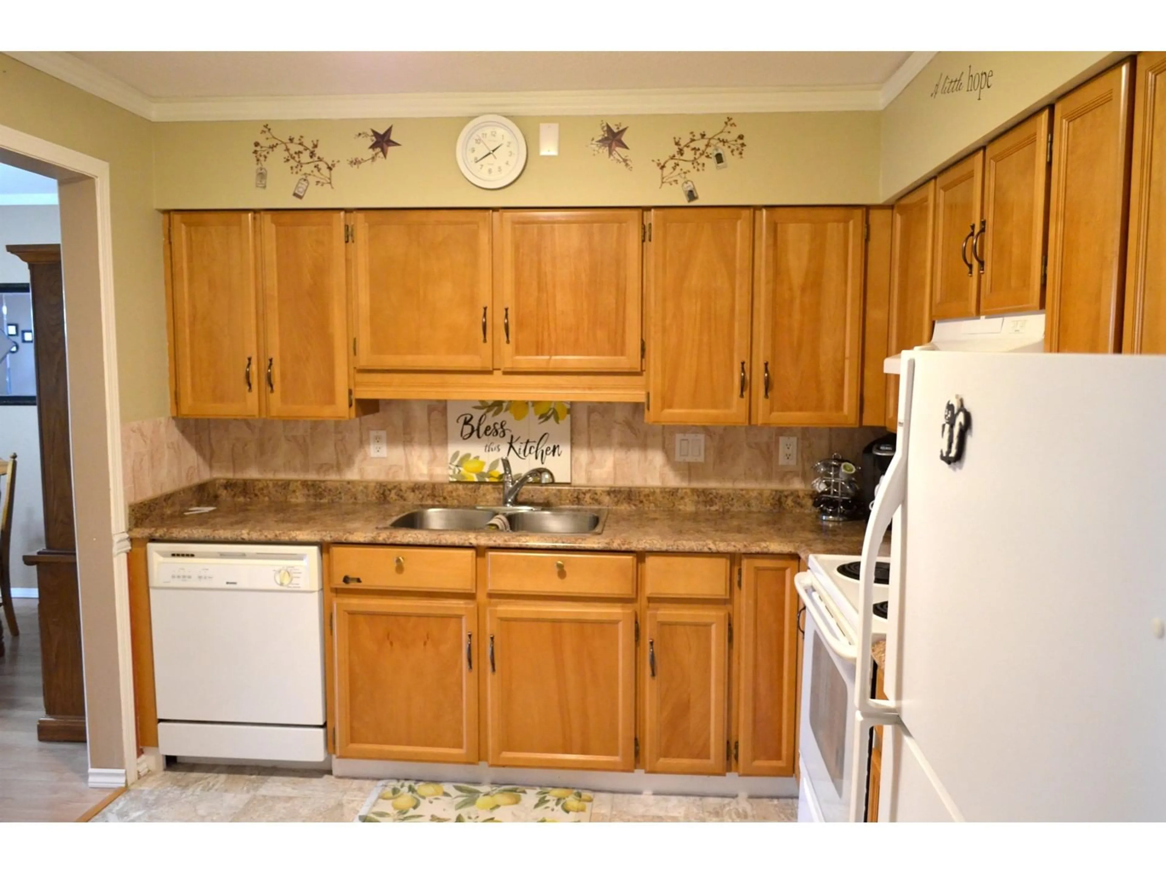 Standard kitchen, unknown for 208 32040 TIMS AVENUE, Abbotsford British Columbia V2T2H2