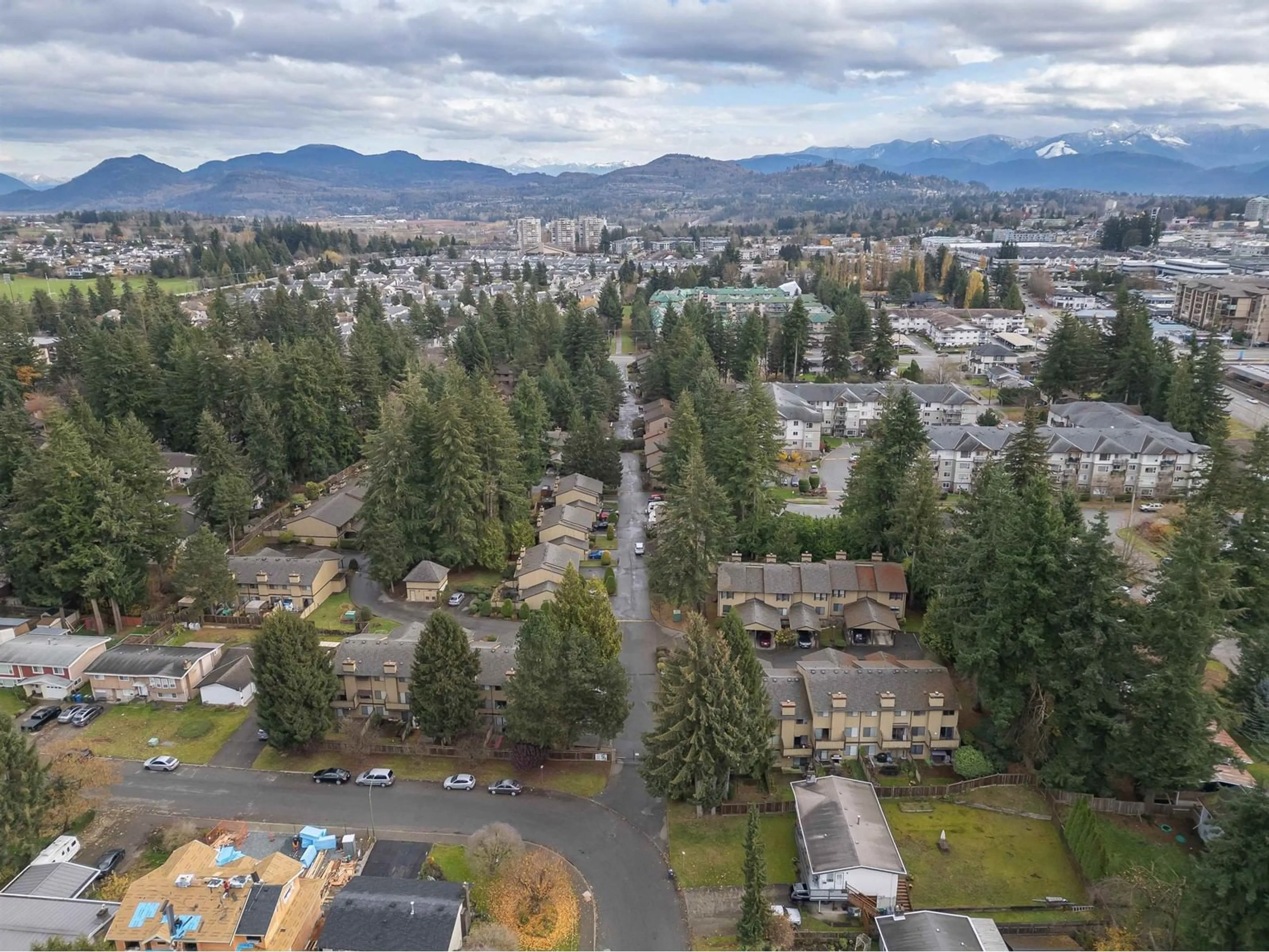 A pic from outside/outdoor area/front of a property/back of a property/a pic from drone, mountain view for 29 2998 MOUAT DRIVE, Abbotsford British Columbia V2T4E6