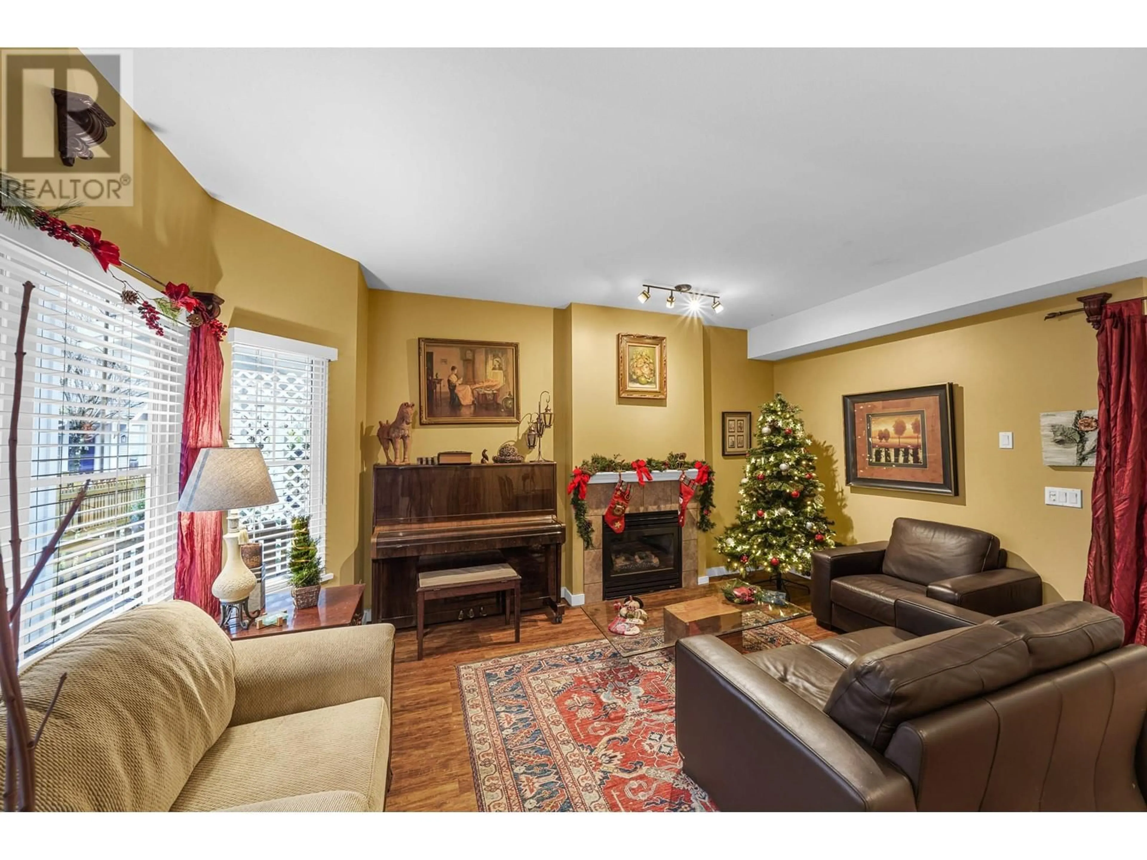 Living room with furniture, unknown for 211 3000 RIVERBEND DRIVE, Coquitlam British Columbia V3C6R1