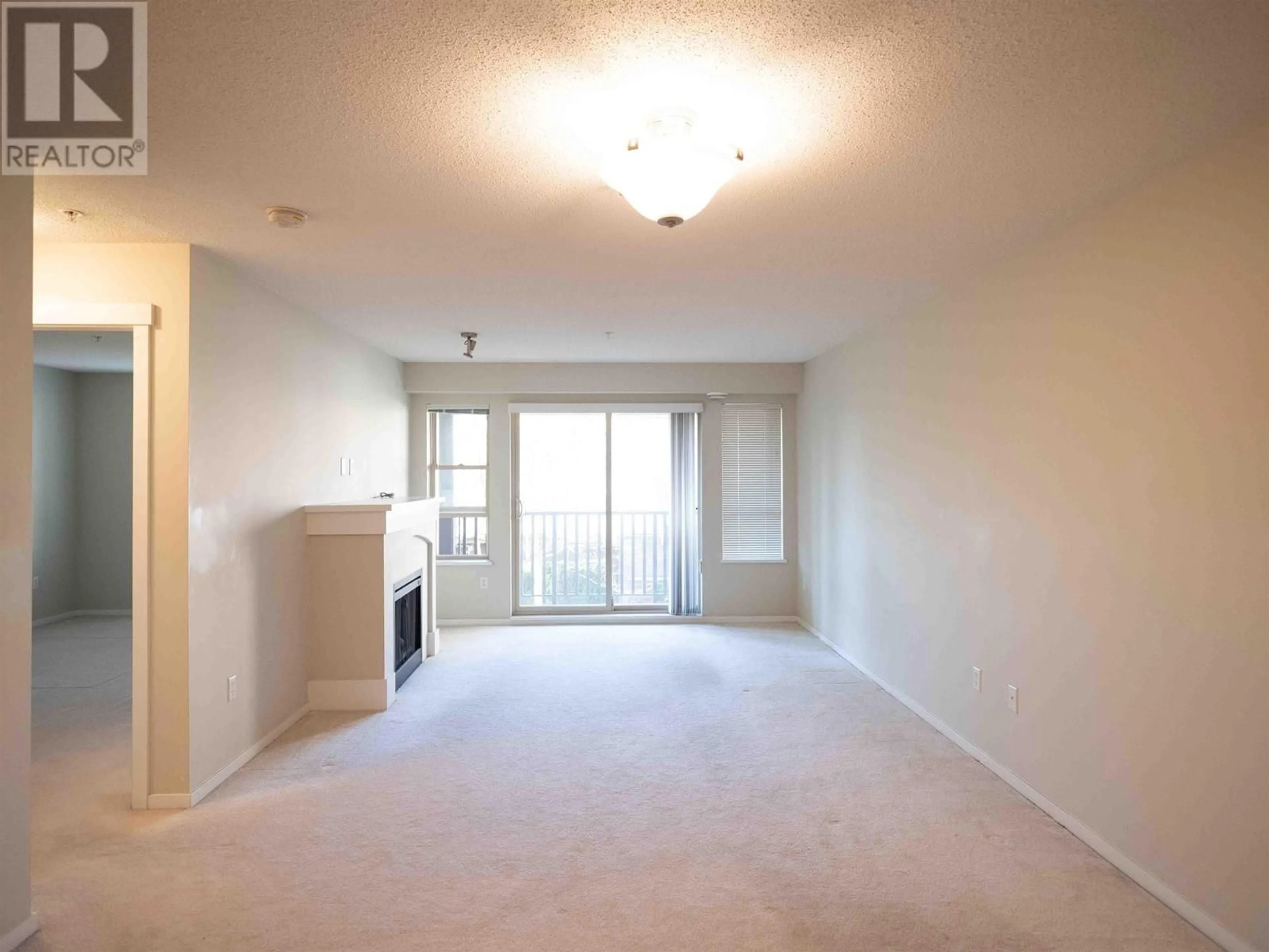 A pic of a room for 208 - 3132 DAYANEE SPRINGS BOULEVARD, Coquitlam British Columbia V3E0B5