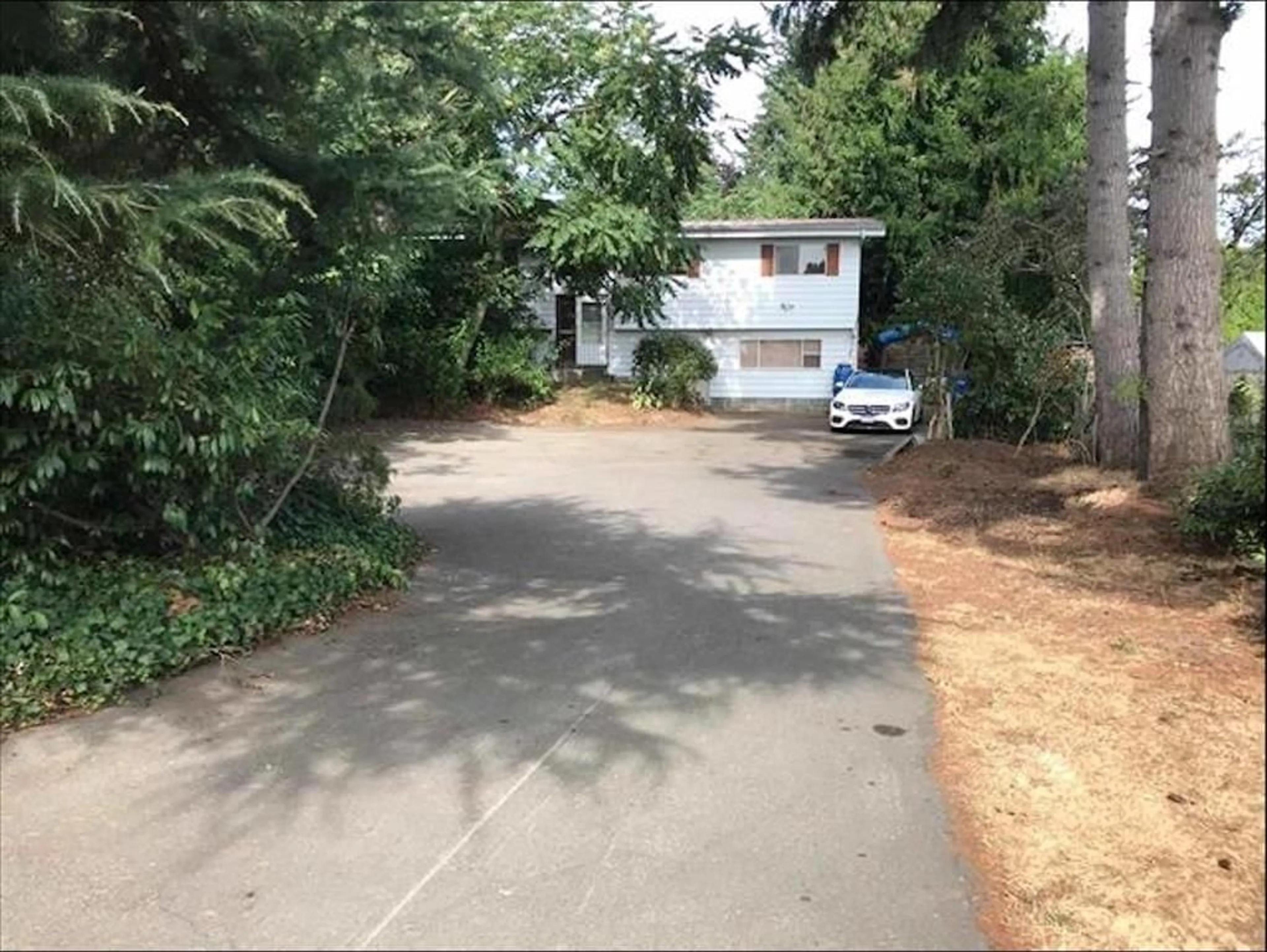 A pic from outside/outdoor area/front of a property/back of a property/a pic from drone, street for 31717 OLD YALE ROAD, Abbotsford British Columbia V2T2B6