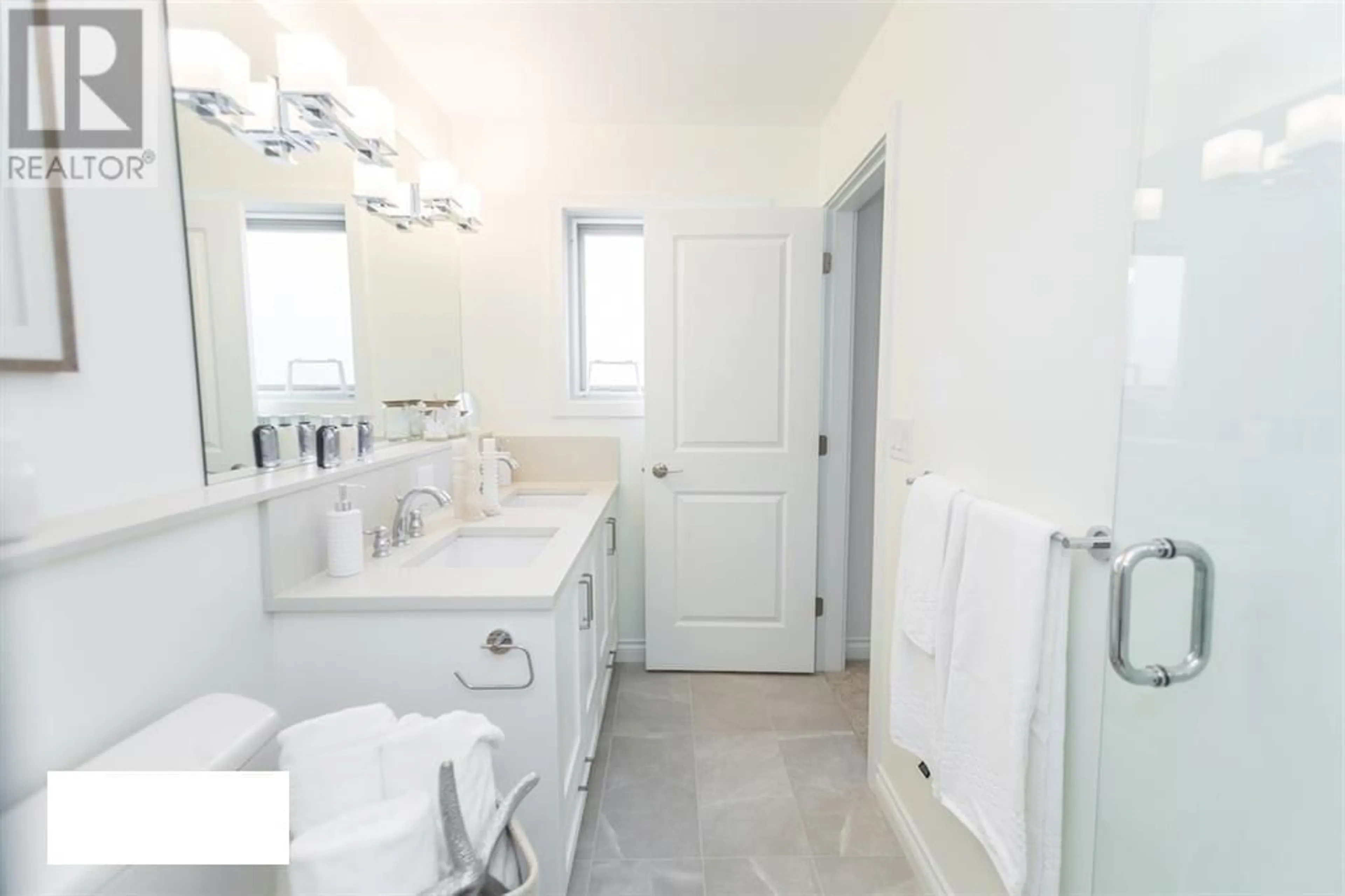 Standard bathroom, ceramic/tile floor for 3 10611 GILBERT ROAD, Richmond British Columbia V7E2H4