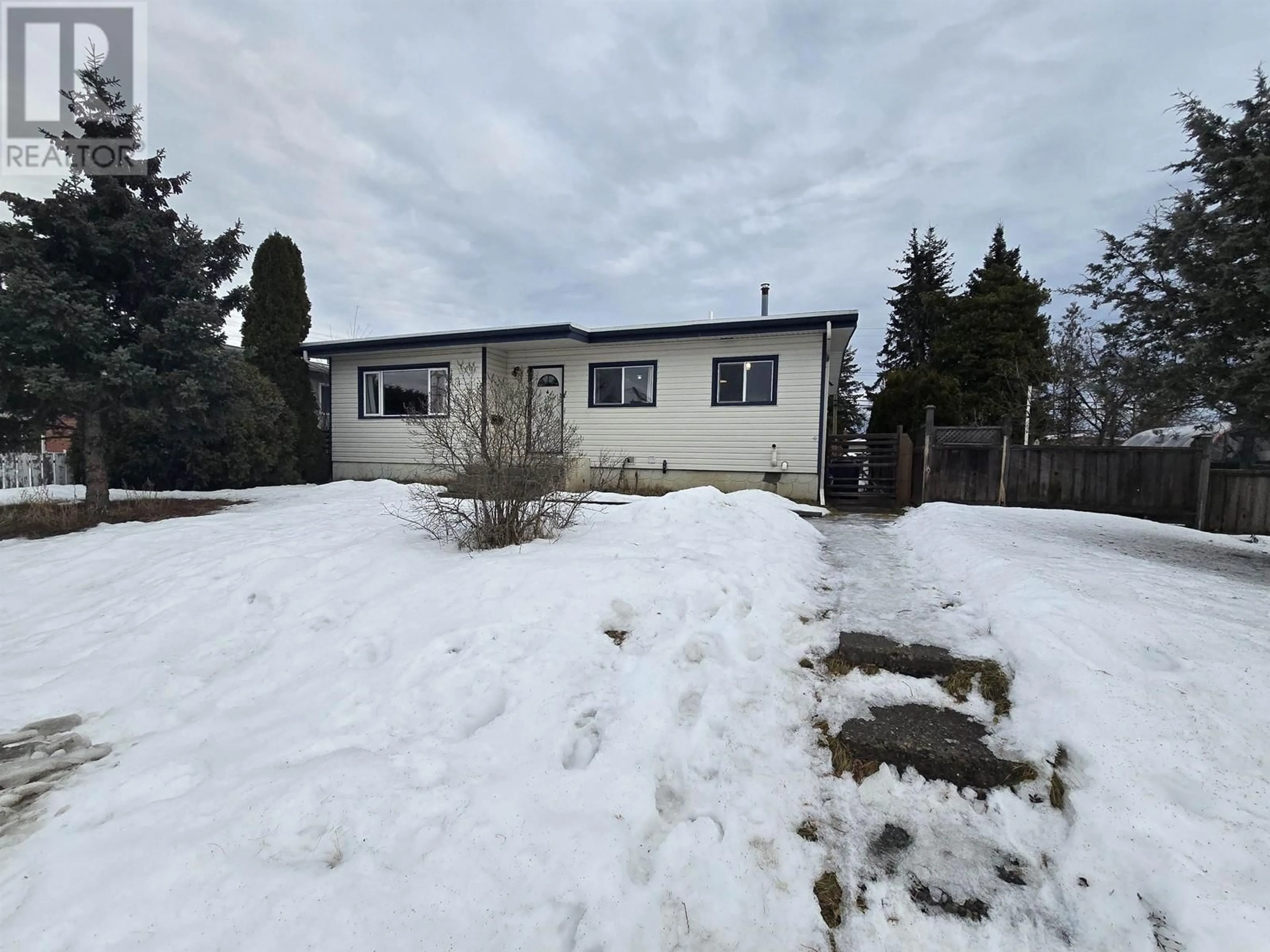 A pic from outside/outdoor area/front of a property/back of a property/a pic from drone, unknown for 226 S OGILVIE STREET, Prince George British Columbia V2M3M3