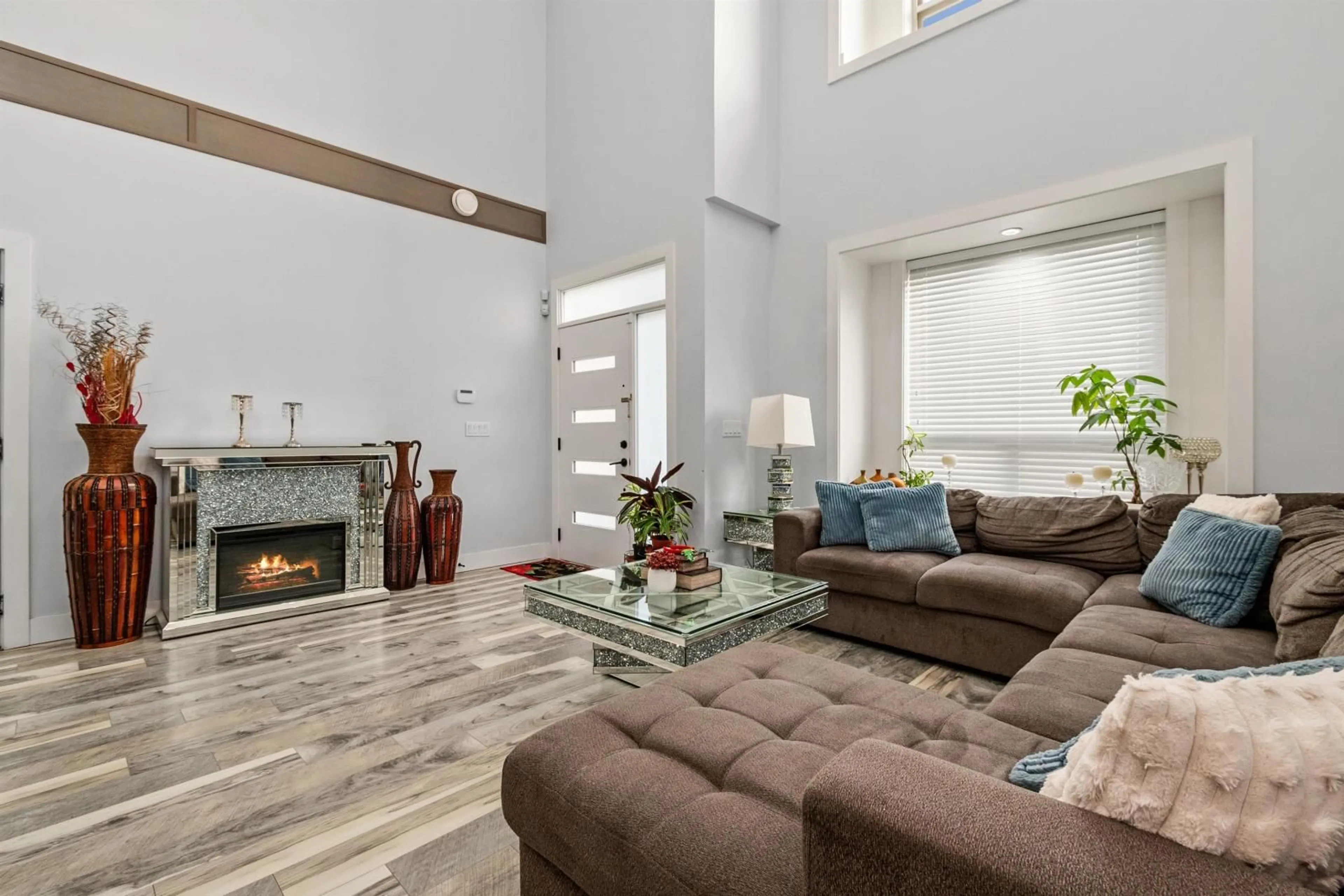 Living room with furniture, unknown for 8536 FOREST GATE DRIVE|Eastern Hillsides, Chilliwack British Columbia V4Z0C7